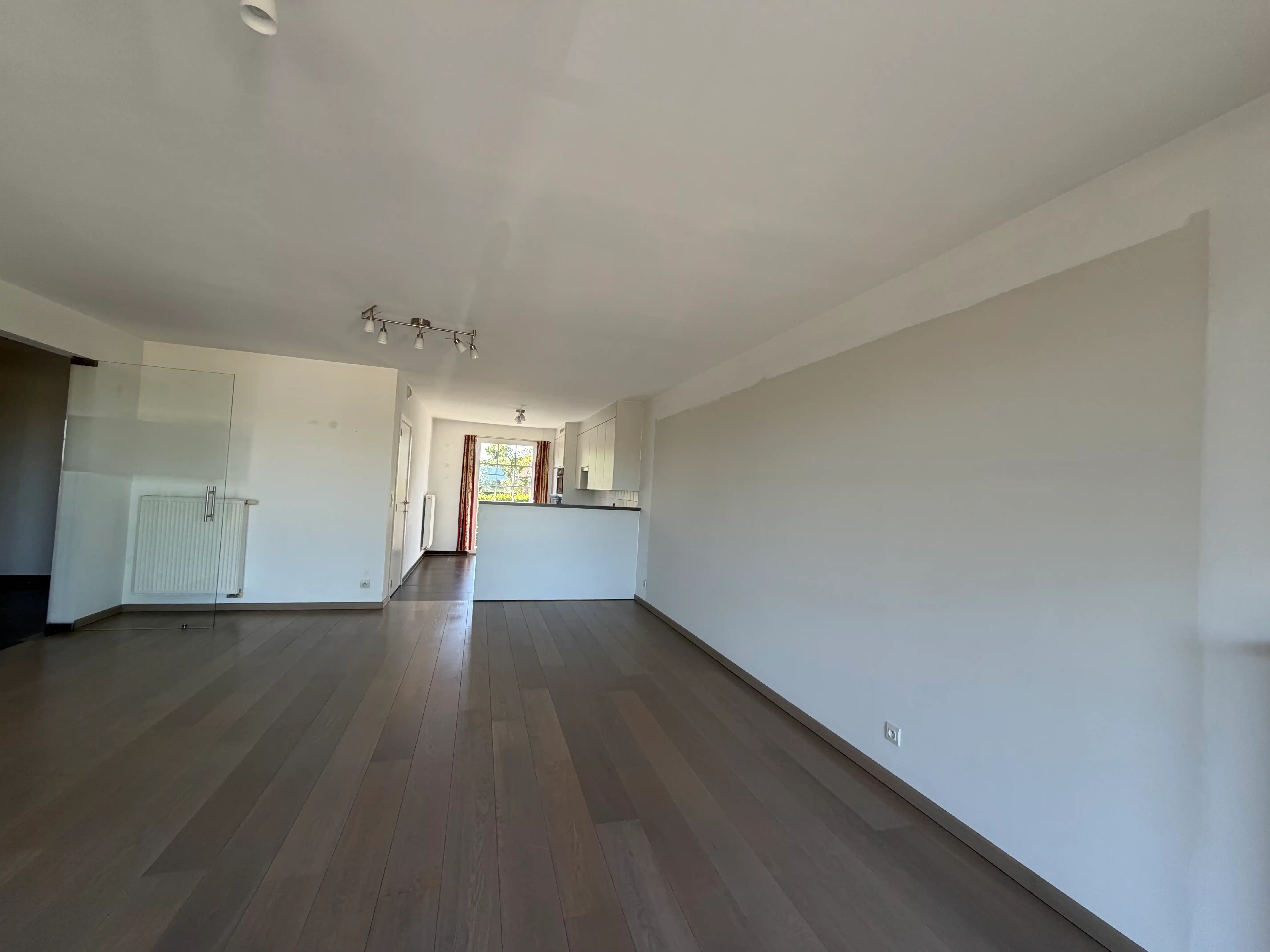 INSTAPKLAAR APPARTEMENT MET TWEE SLAAPKAMERS EN GARAGE foto 4