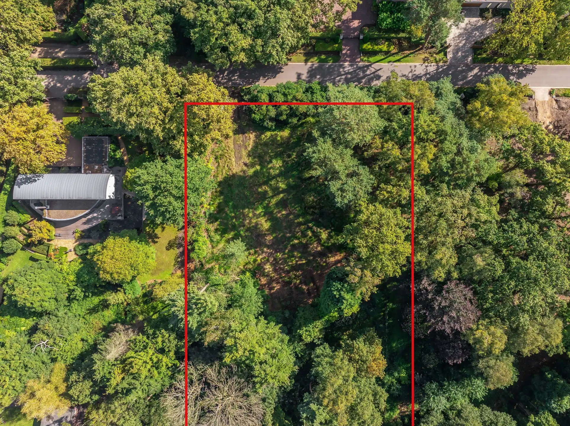 Extra brede bouwgrond in een groene oase foto 3