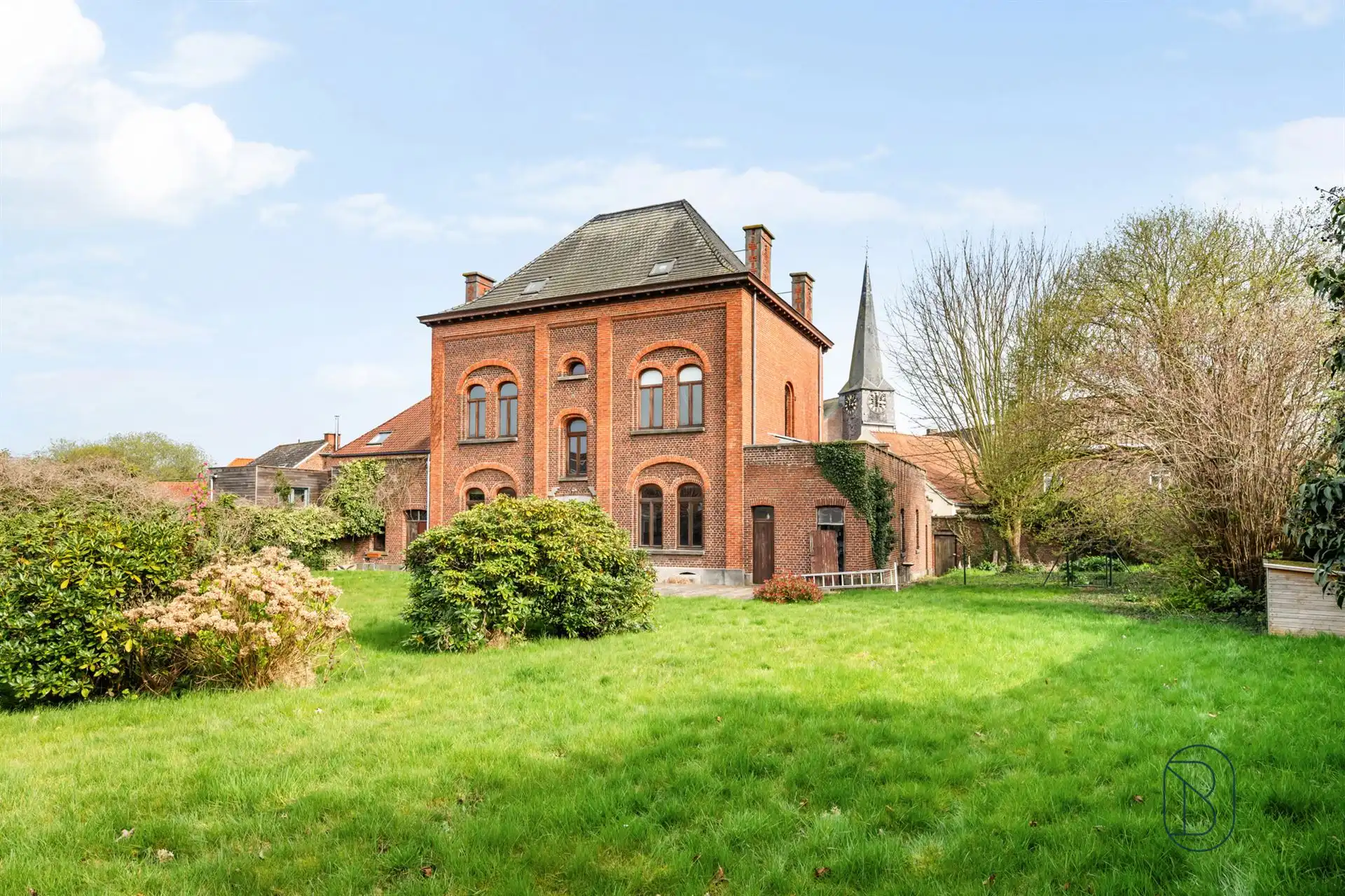 Imposante notariswoning met prachtige tuin! foto 45