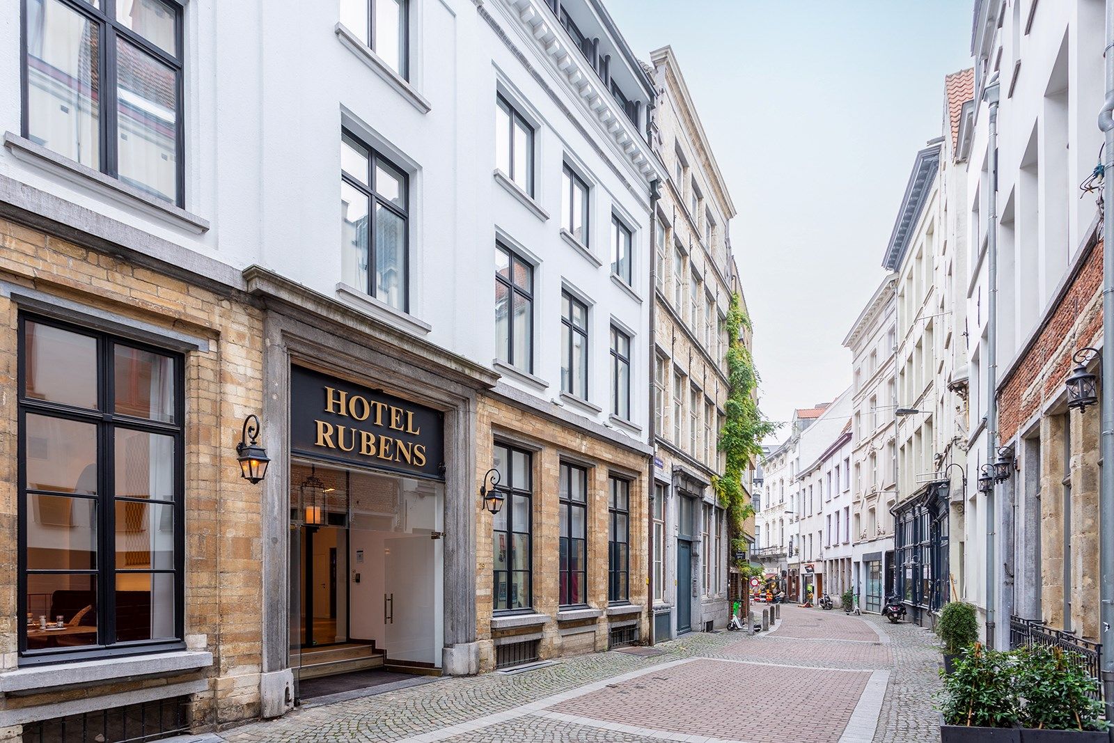 Prachtig wonen in een uniek barokstijl gebouw foto 22