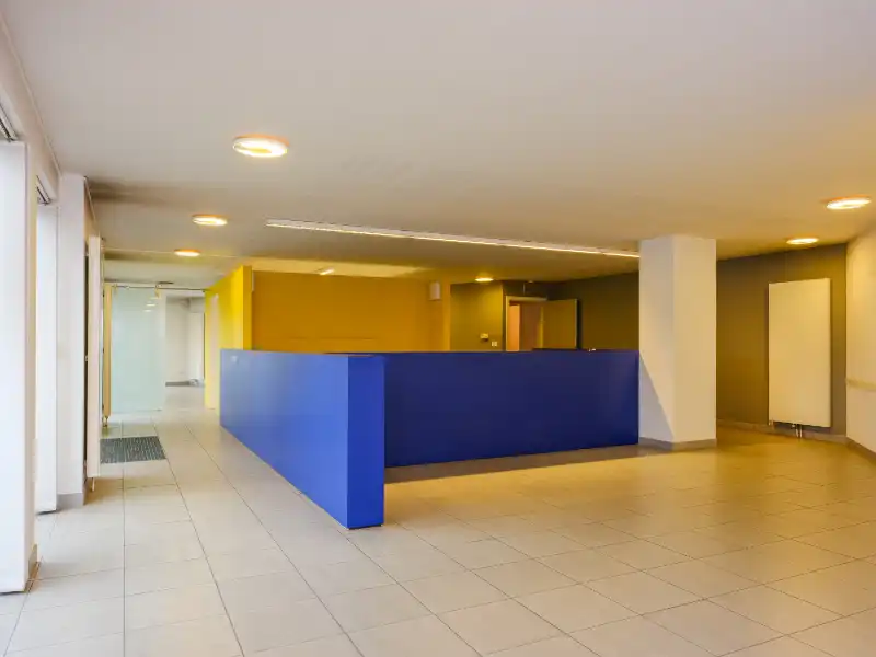 Instapklare kantoorruimte van 117m² te koop aangeboden via het Co-vast systeem. Eerste biedingsfase is bezig en stopt op 21 April 2026 om 15u. foto 11