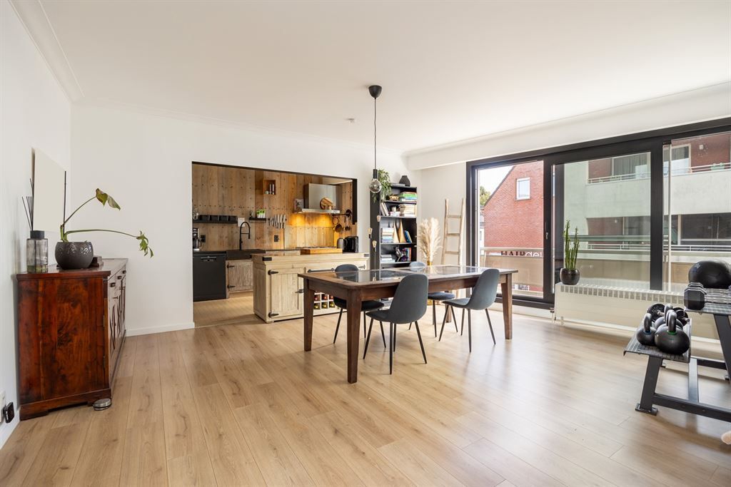 Instapklaar appartement met loftallures foto 2