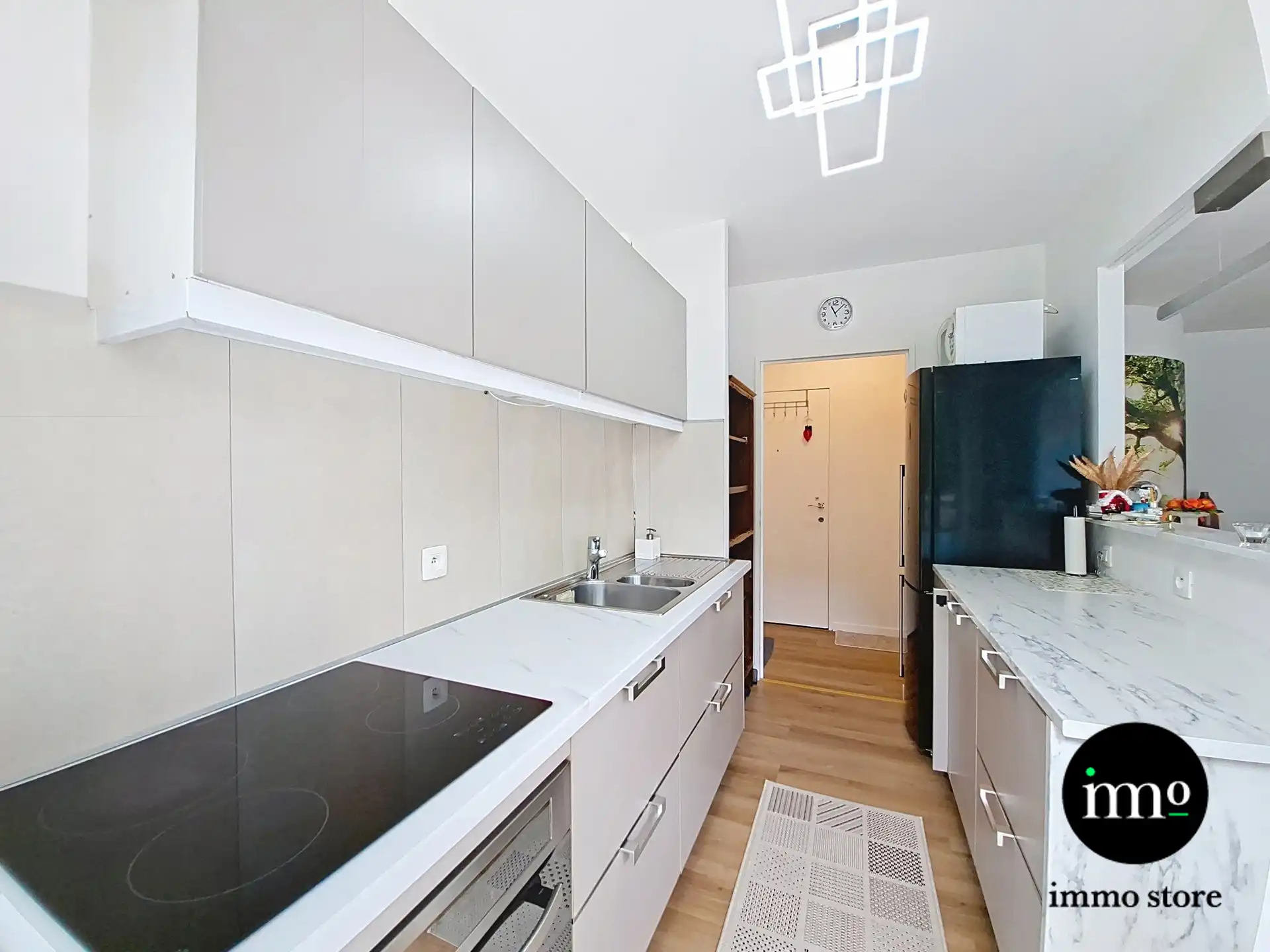 Appartement in groene omgeving met 2 parkeerplaatsen foto 2
