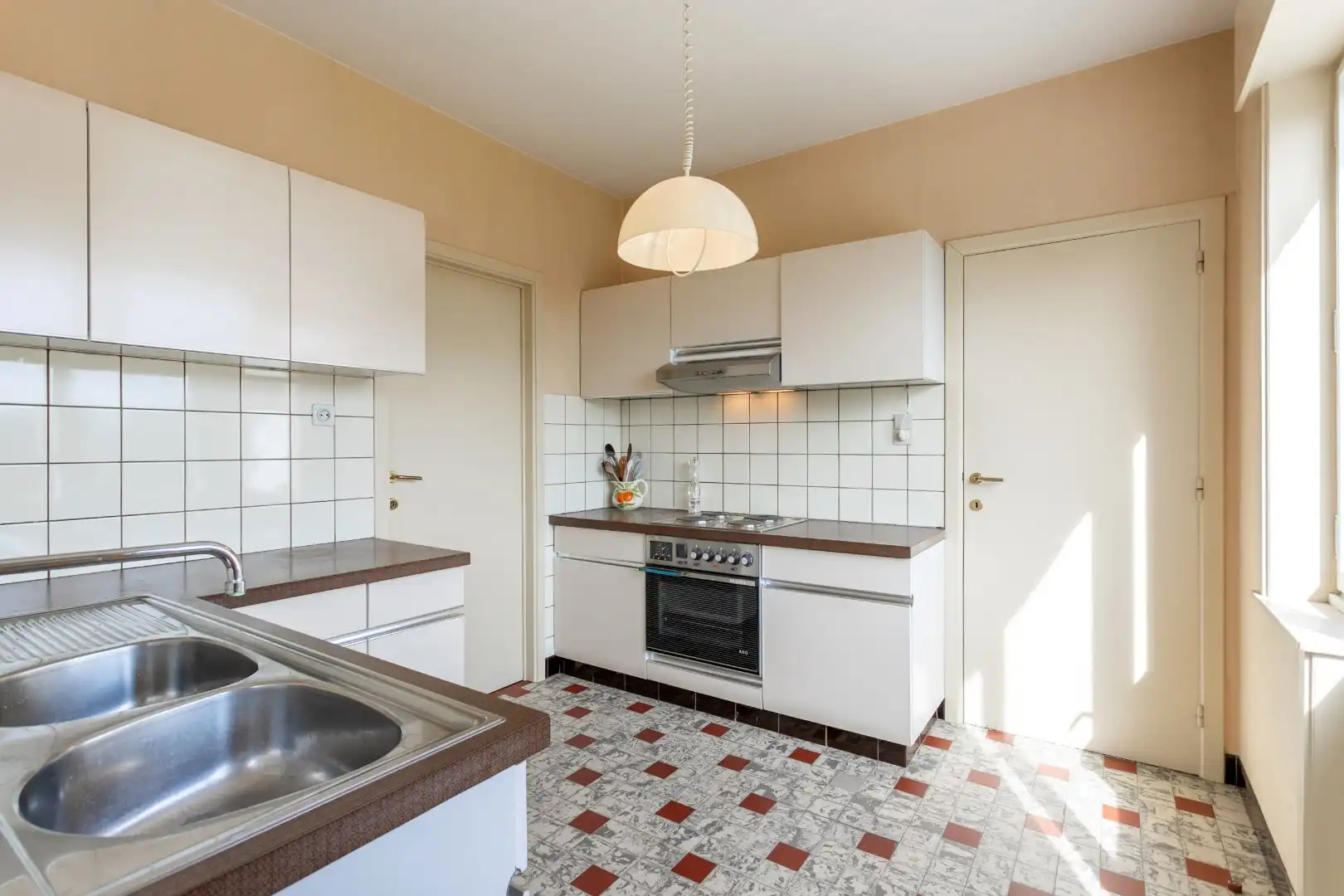 Te renoveren woning met 5 slpks op topligging in Dworp foto 9