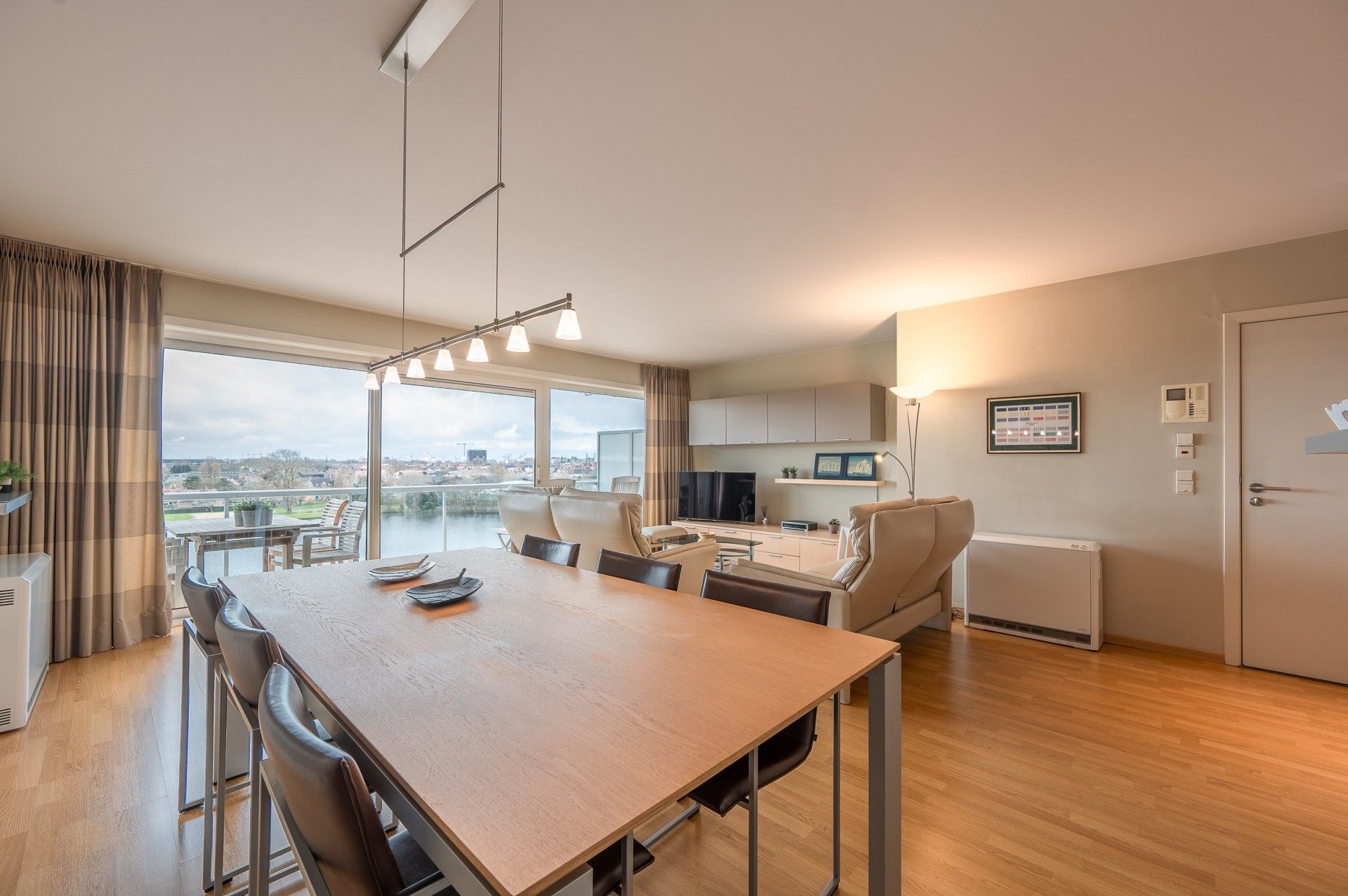 Gemeubeld: 2 slaapkamer appartement met adembenemende zichten! foto 5