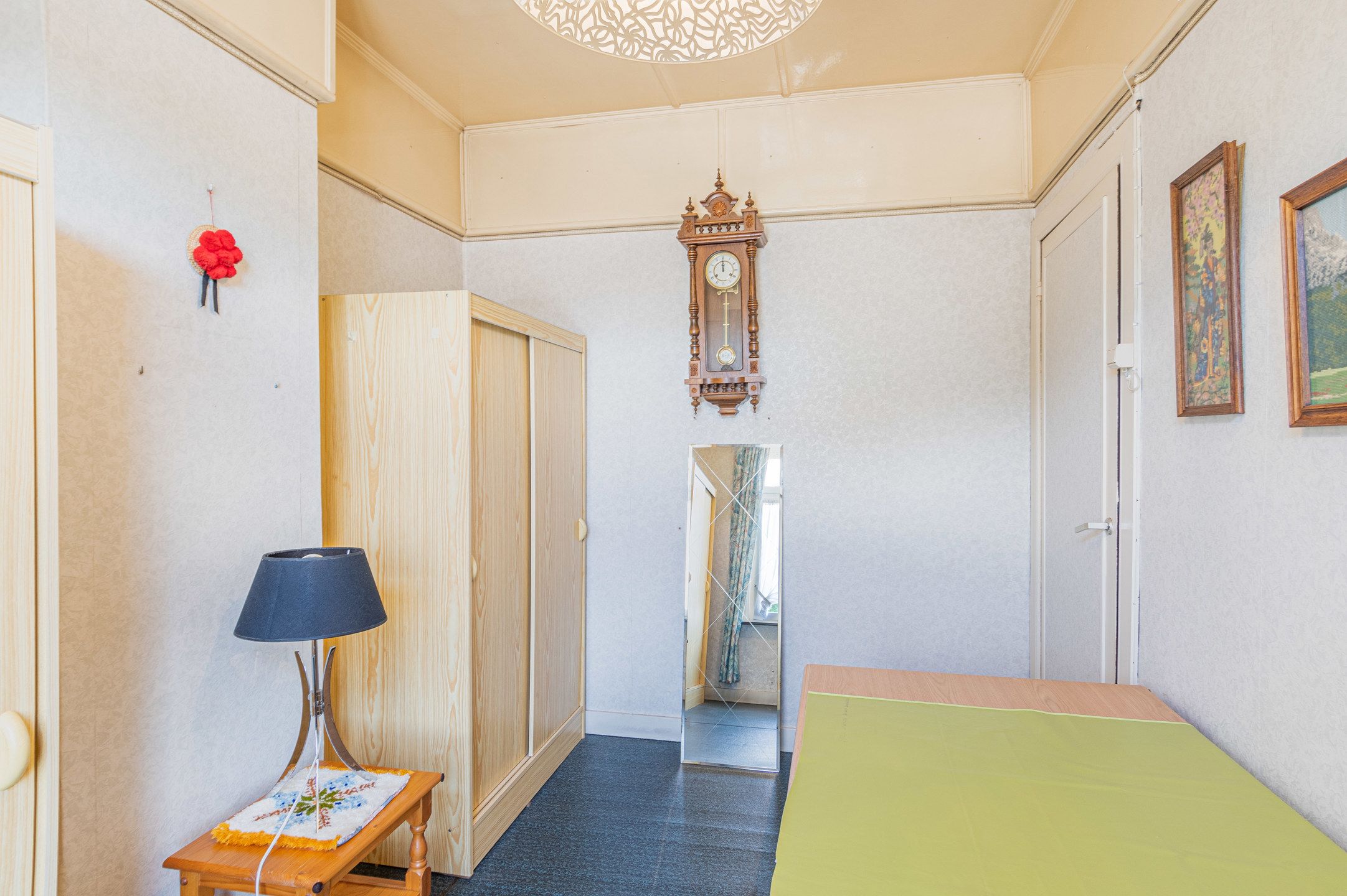 Knusse te renoveren woning met garage foto 13