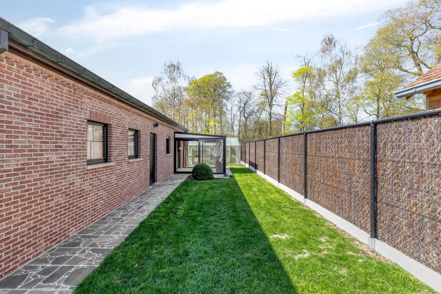 Ruime bungalow op toplocatie foto 24