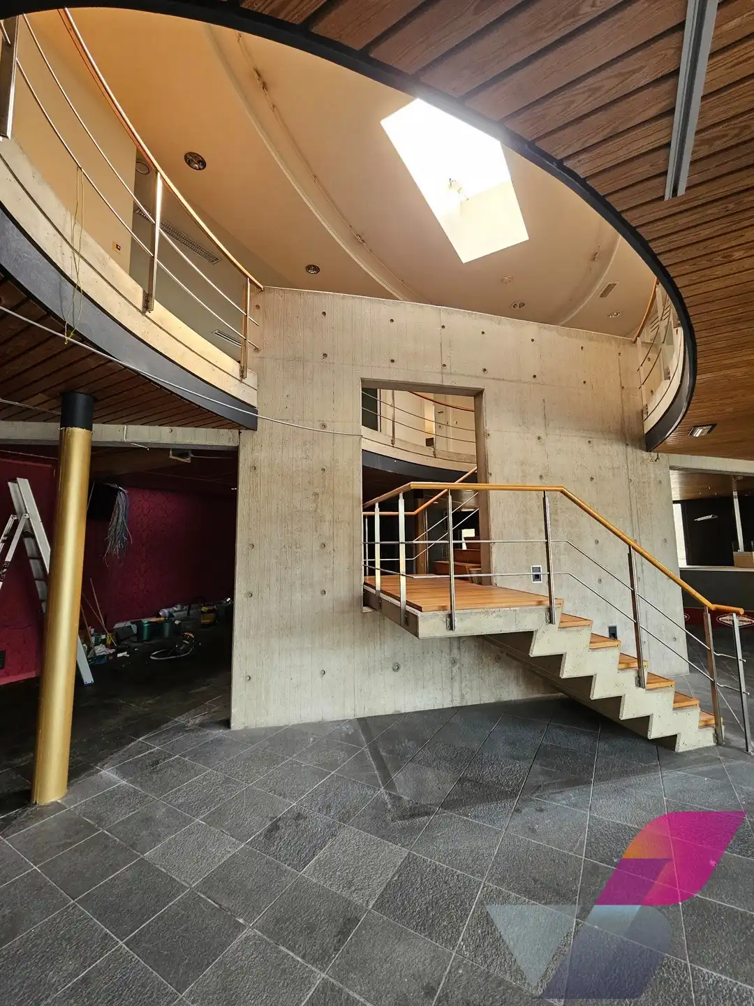 SEMI-INDUSTRIEEL GEBOUW OP ZICHTLOCATIE foto 4