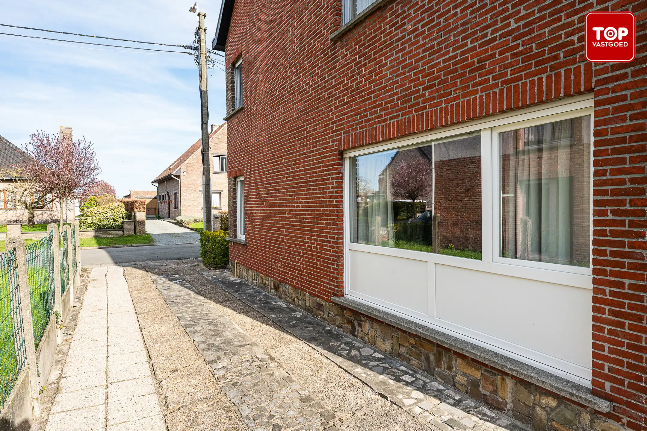 HOB met 3 slaapkamers en tuin foto 20