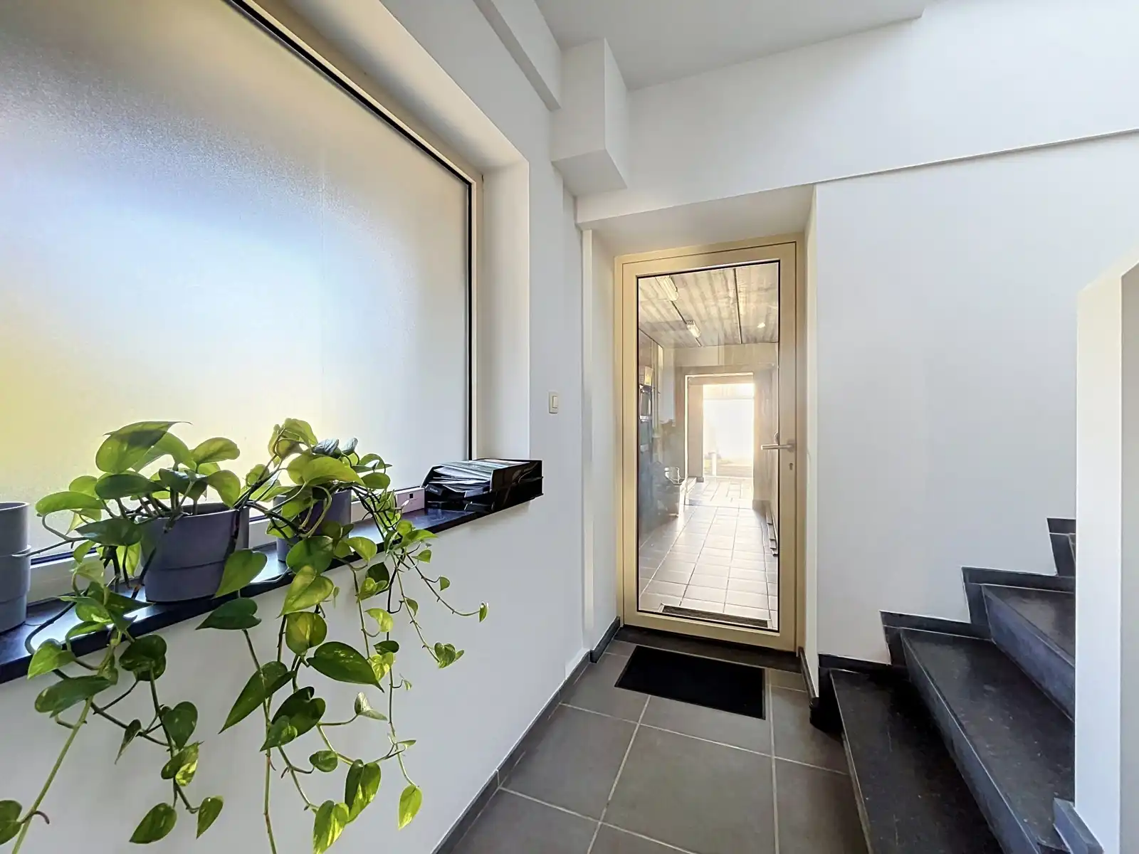 Instapklaar duplexappartement met ruim terras en parking! foto 15