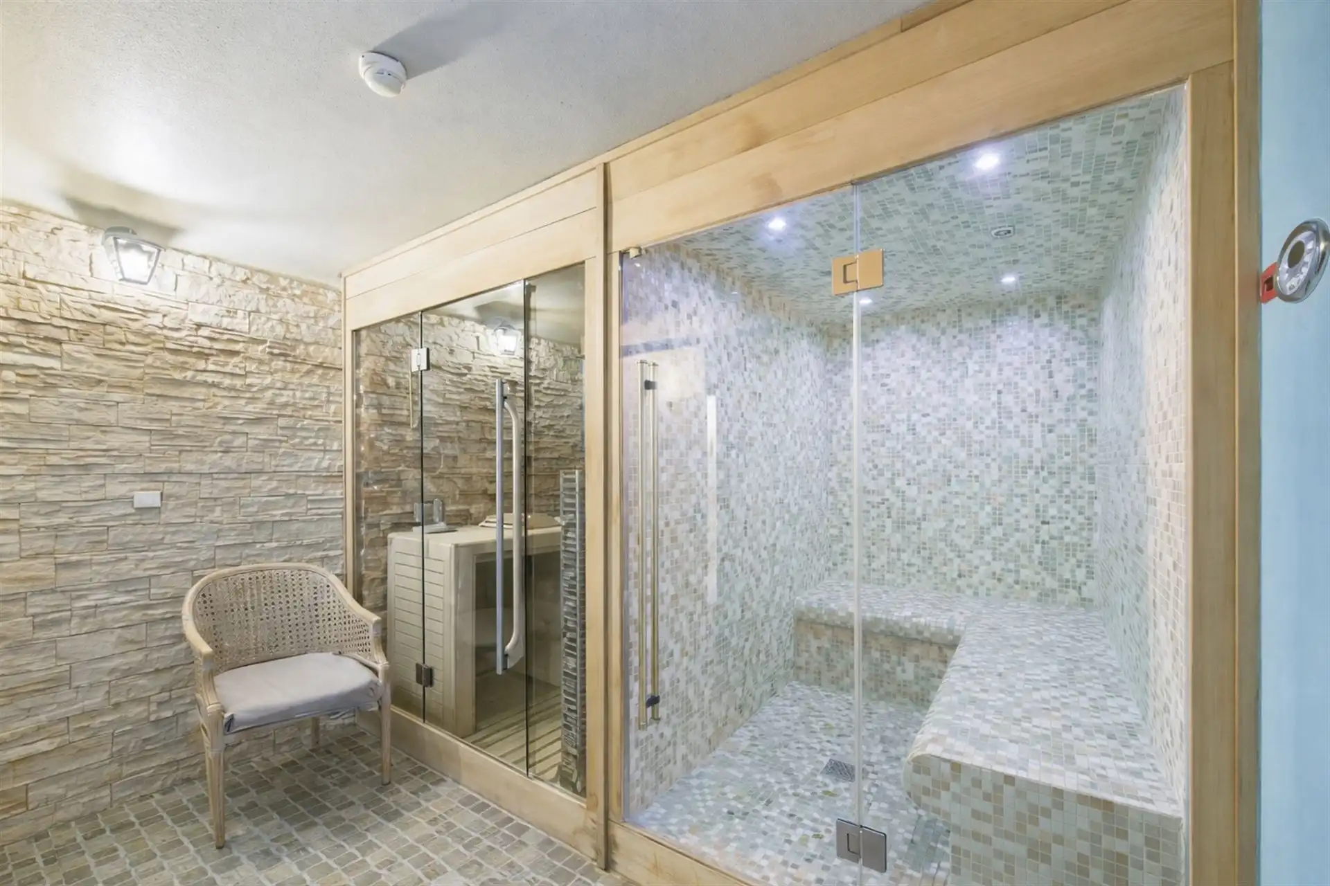 Hotel met 10 kamers in Corbion foto 8