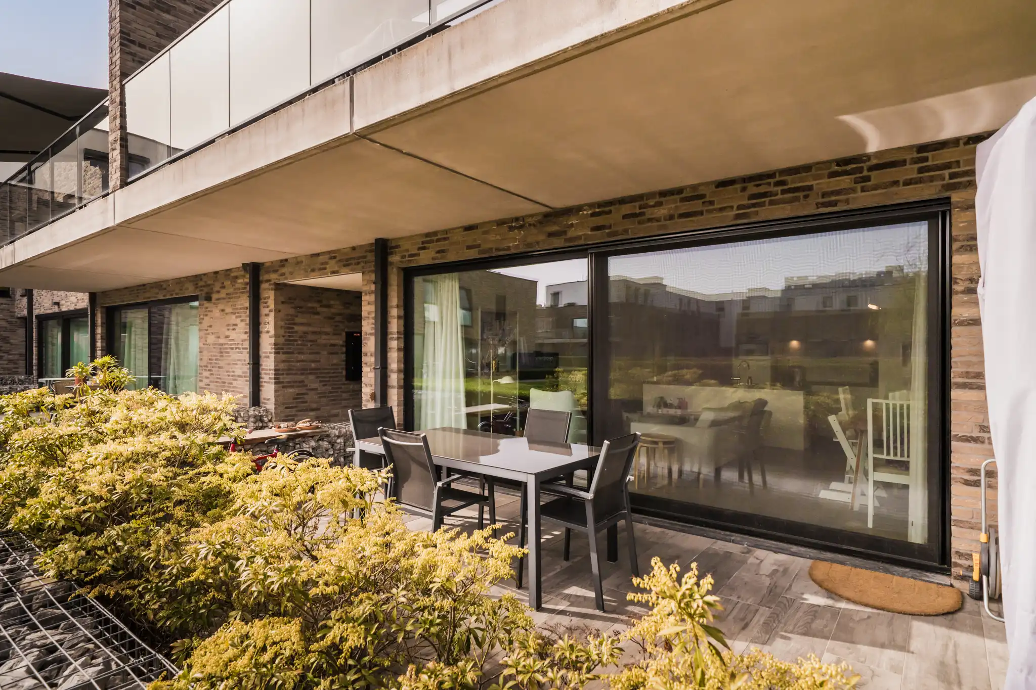 Stijlvol gelijkvloers appartement met 3 slaapkamers en ruim terras in groene, autoluwe woonomgeving foto 16