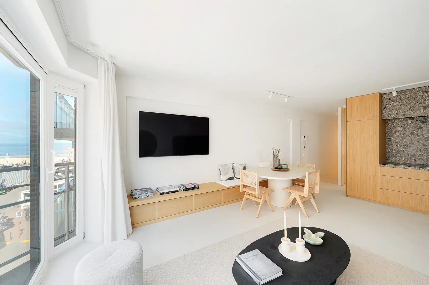 Prachtig zonnig gerenoveerd appartement met zeezicht. foto 8