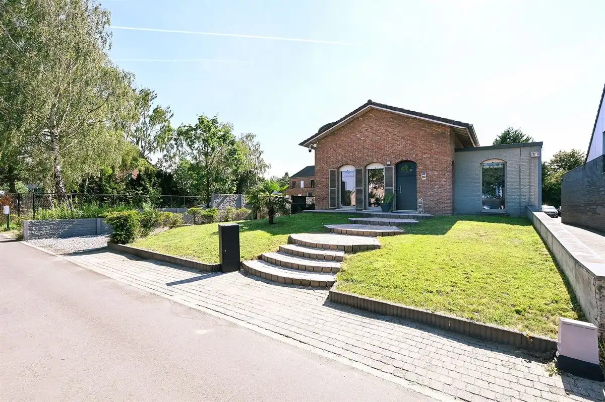 Ruime, unieke gezinswoning (praktijk- of tweewoonst) foto 5