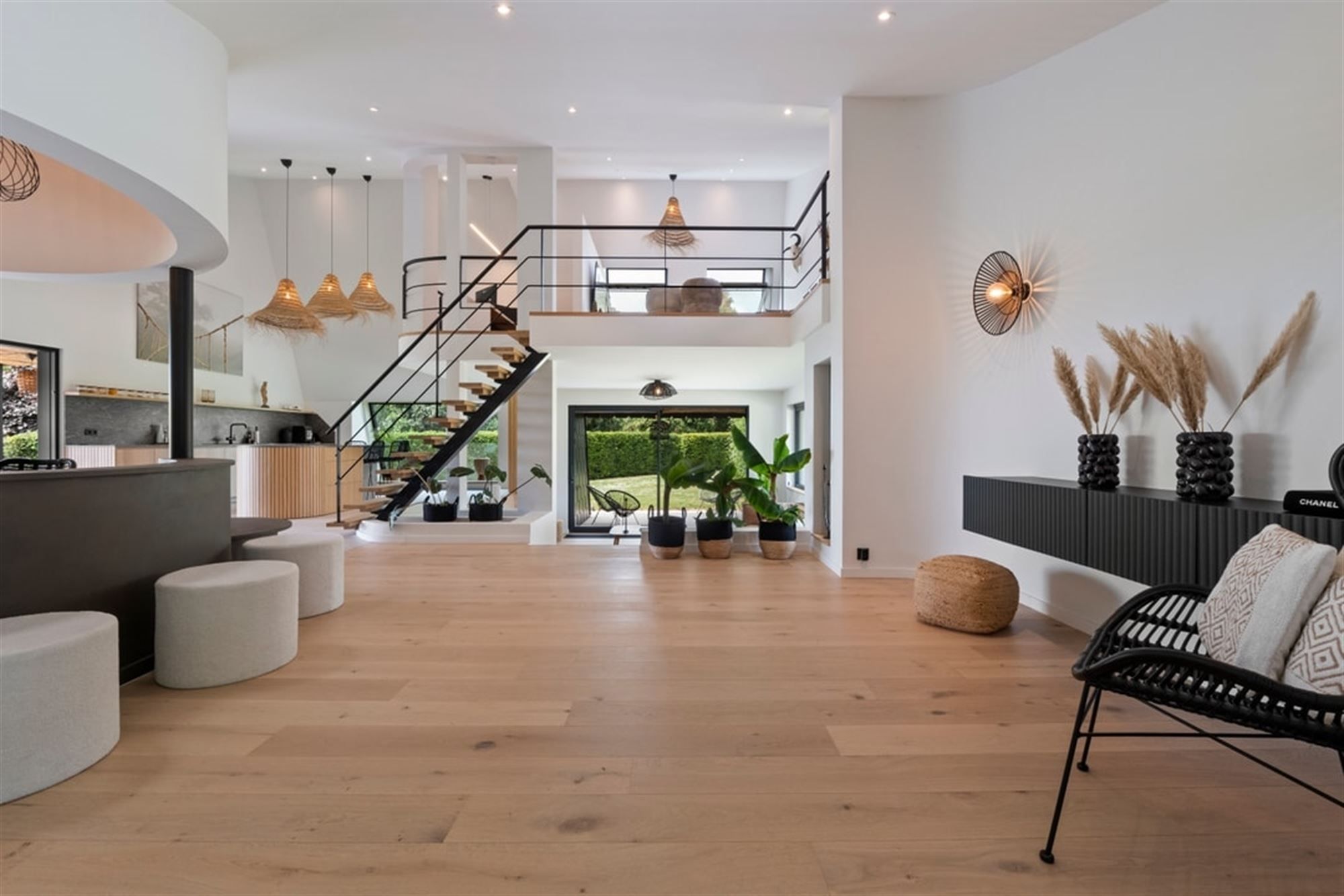 UNIEKE DESIGNWONING MET MODERNE AFWERKING EN STIJVOLLE ARCHITECTUUR foto 12