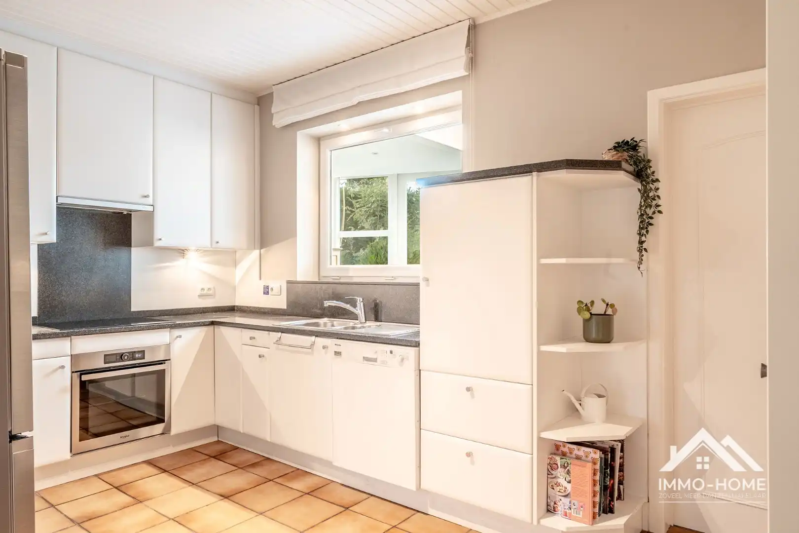 Charmante instapklare halfopen woning met ruime oprit! foto 10