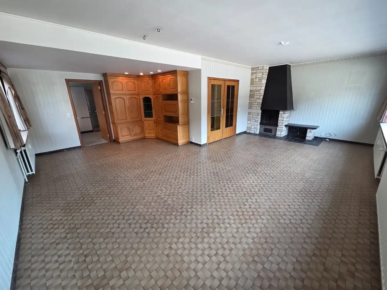 Uitzonderlijk ruim appartement met 4 slaapkamers, bureau en dubbele garage foto 4