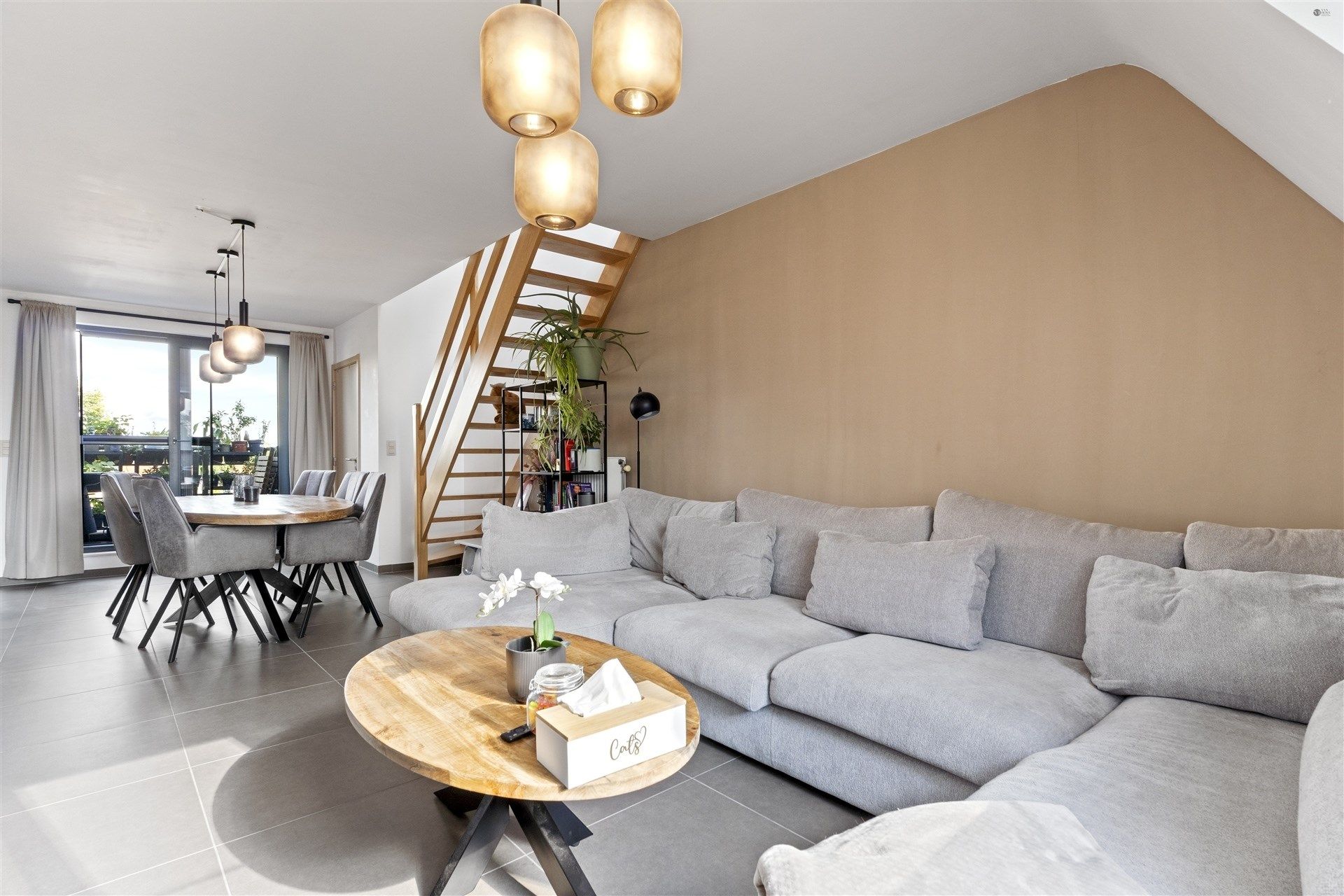Recent appartement met lift en terras - garage mogelijk. foto {{pictureIndex}}
