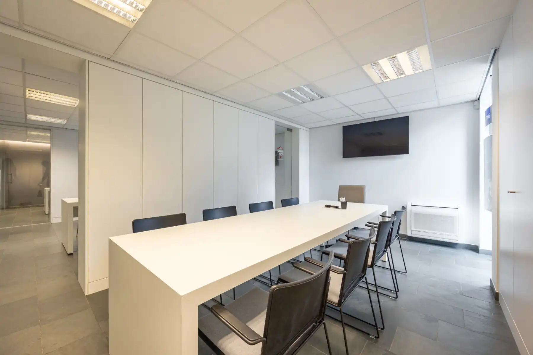 Goed gelegen kantoorruimte (circa 265m²) in het centrum van Meer (Hoogstraten) met parking. foto 17