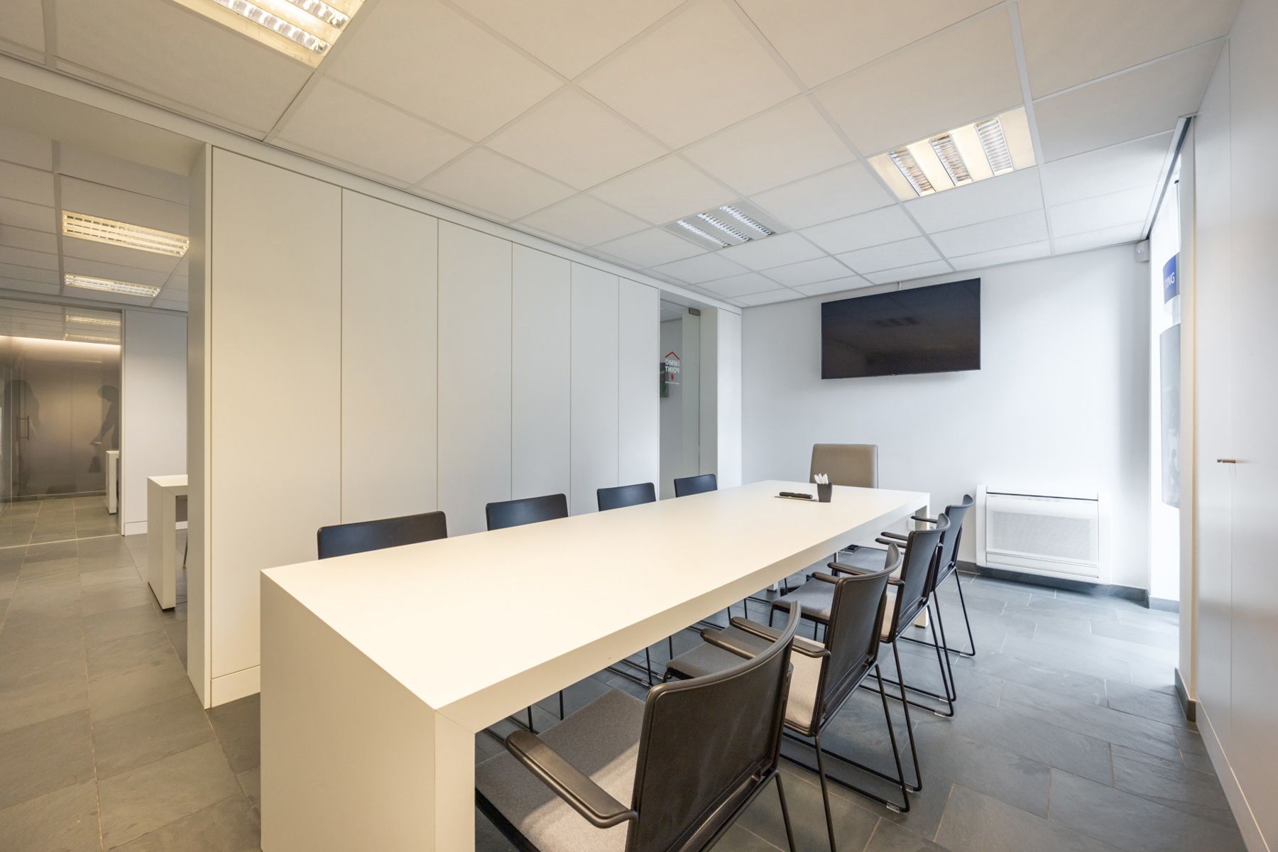 Goed gelegen kantoorruimte (circa 265m²) in het centrum van Meer (Hoogstraten) met parking. foto 17