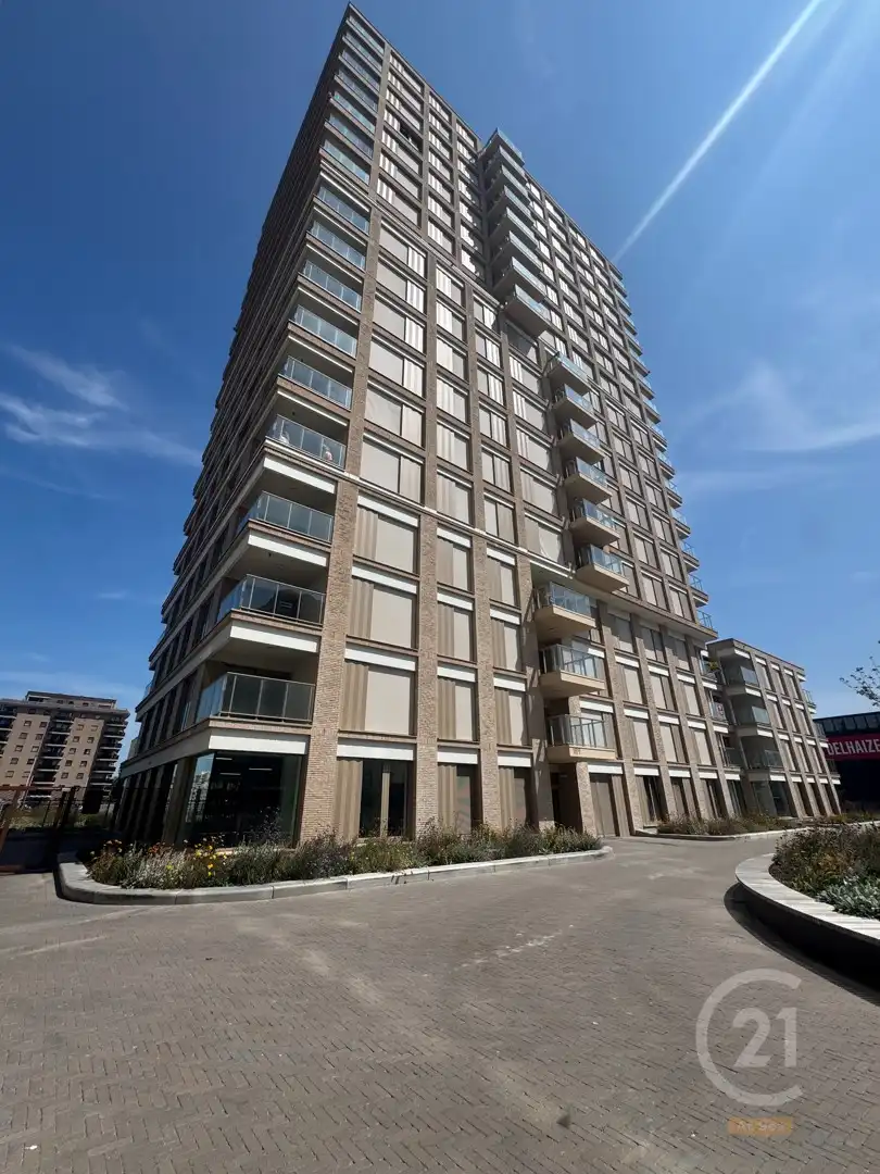 Exclusief nieuwbouw hoekappartement met panoramisch uitzicht en zijdelings zeezicht in Oostende foto {{pictureIndex}}