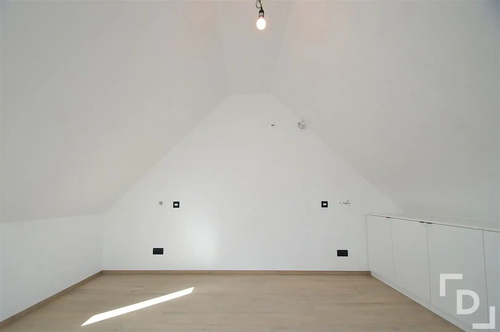Modern en energiezuinige nieuwbouwwoning in centrum Ieper. foto 16