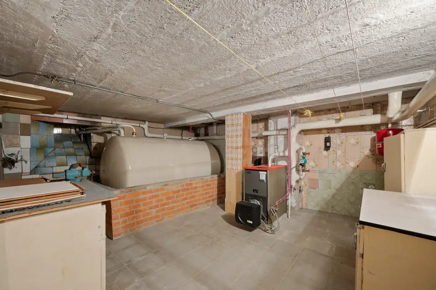 Te renoveren woning met 3 slaapkamers, garage en nabij voorzieningen foto 23