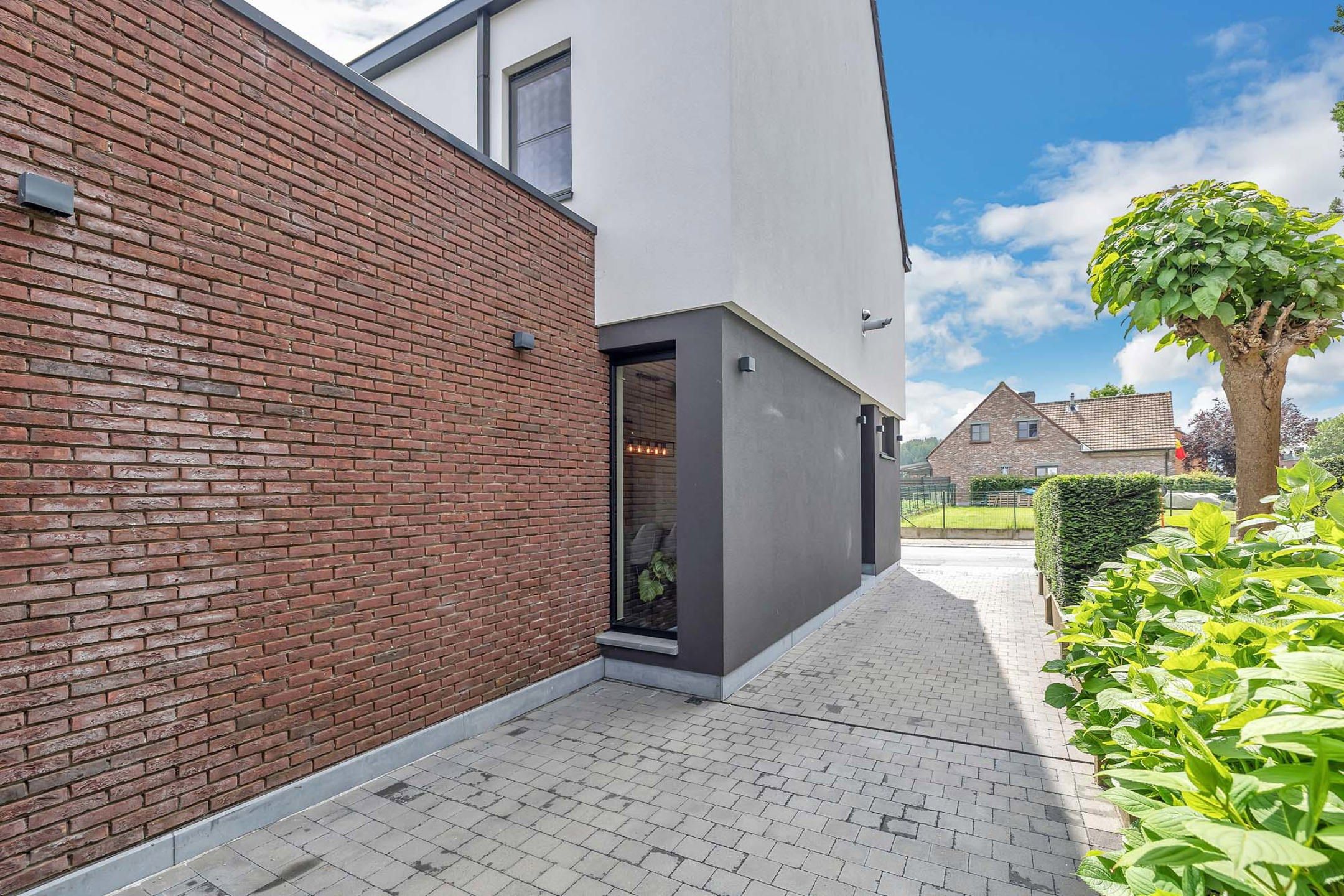 Energiezuinige woning met garage en tuin op centrale ligging foto 2