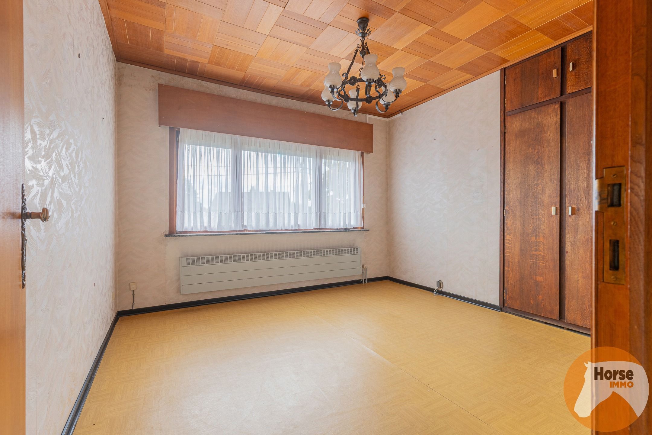 LOKEREN -Landelijk gelegen bedrijfswoning met stallencomplex foto 9
