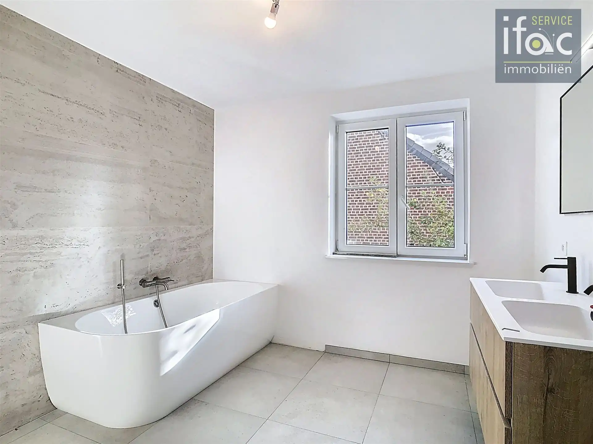 Nieuwbouwwoning met 4 slaapkamers, 2 badkamers en tuin. foto 18