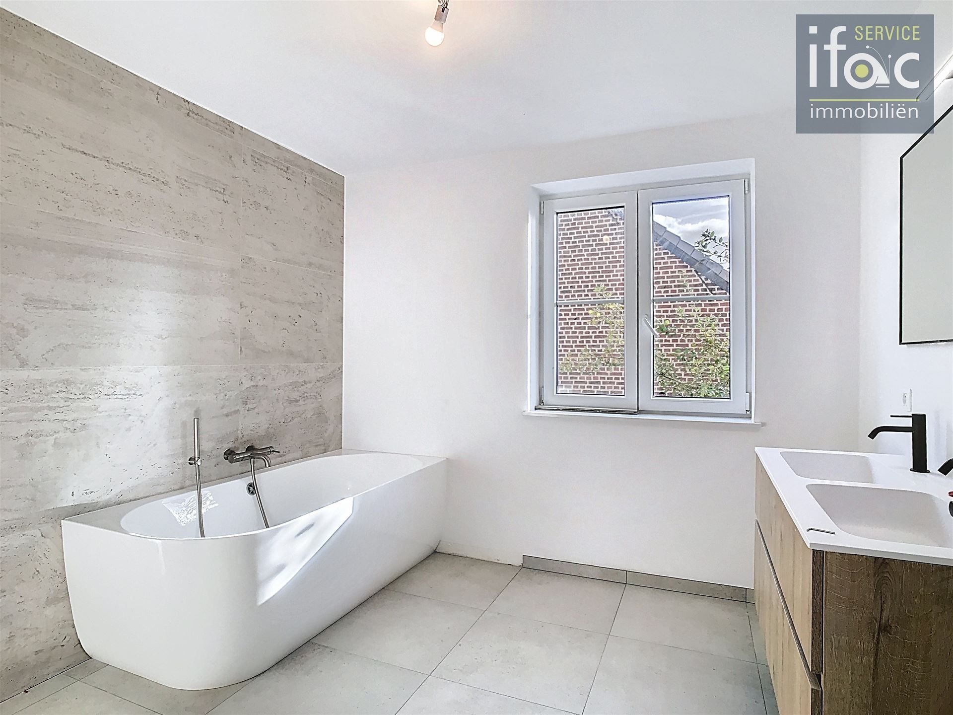 Nieuwbouwwoning met 4 slaapkamers, 2 badkamers en tuin. foto 18