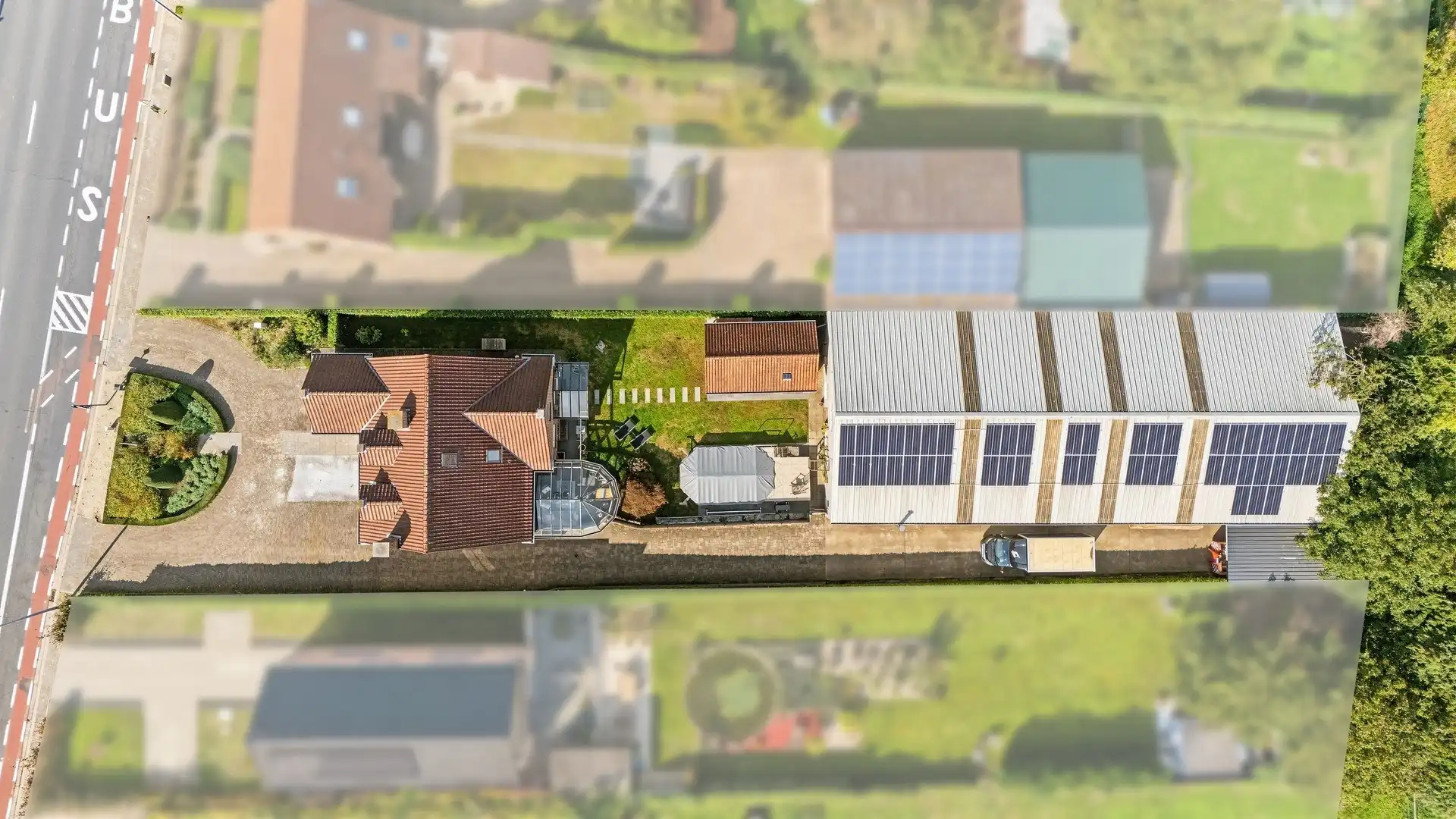 Ruime gezinswoning in klassiek landelijke stijl met aanpalende werkplaats van ca. 435m² foto 3