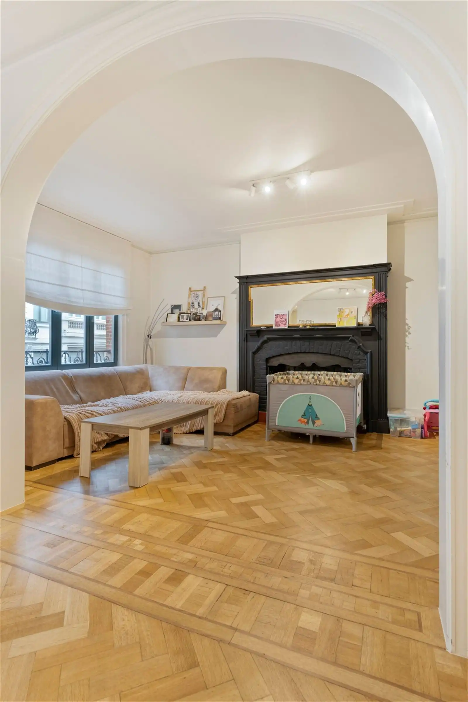 Berchem – Charmant 2-slaapkamerappartement in prachtige art-deco woning

 foto 8