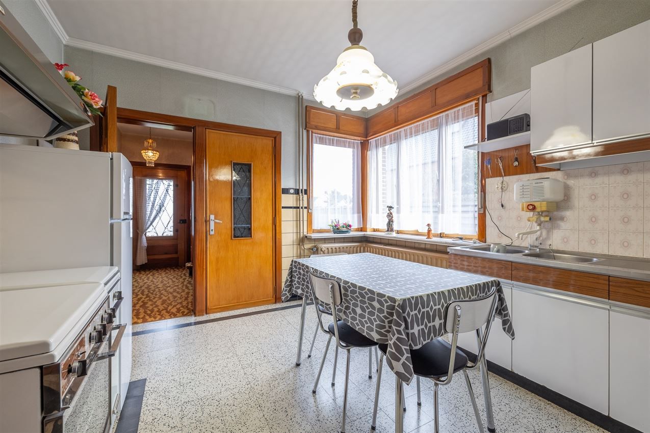 Vrijstaande woning met 3slk in verkeersluwe straat foto 9