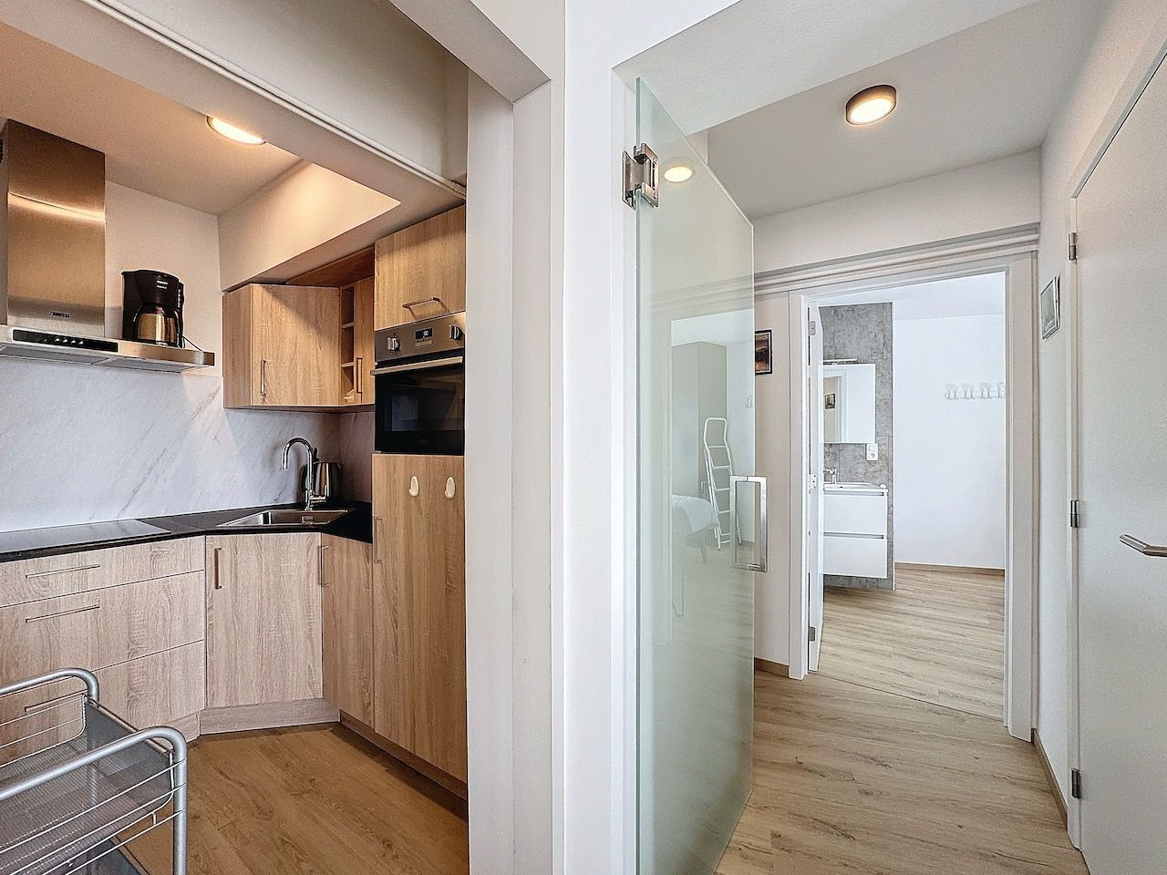 Zeer goed gelegen, vernieuwd appartement met zijdelings zeezicht foto 8