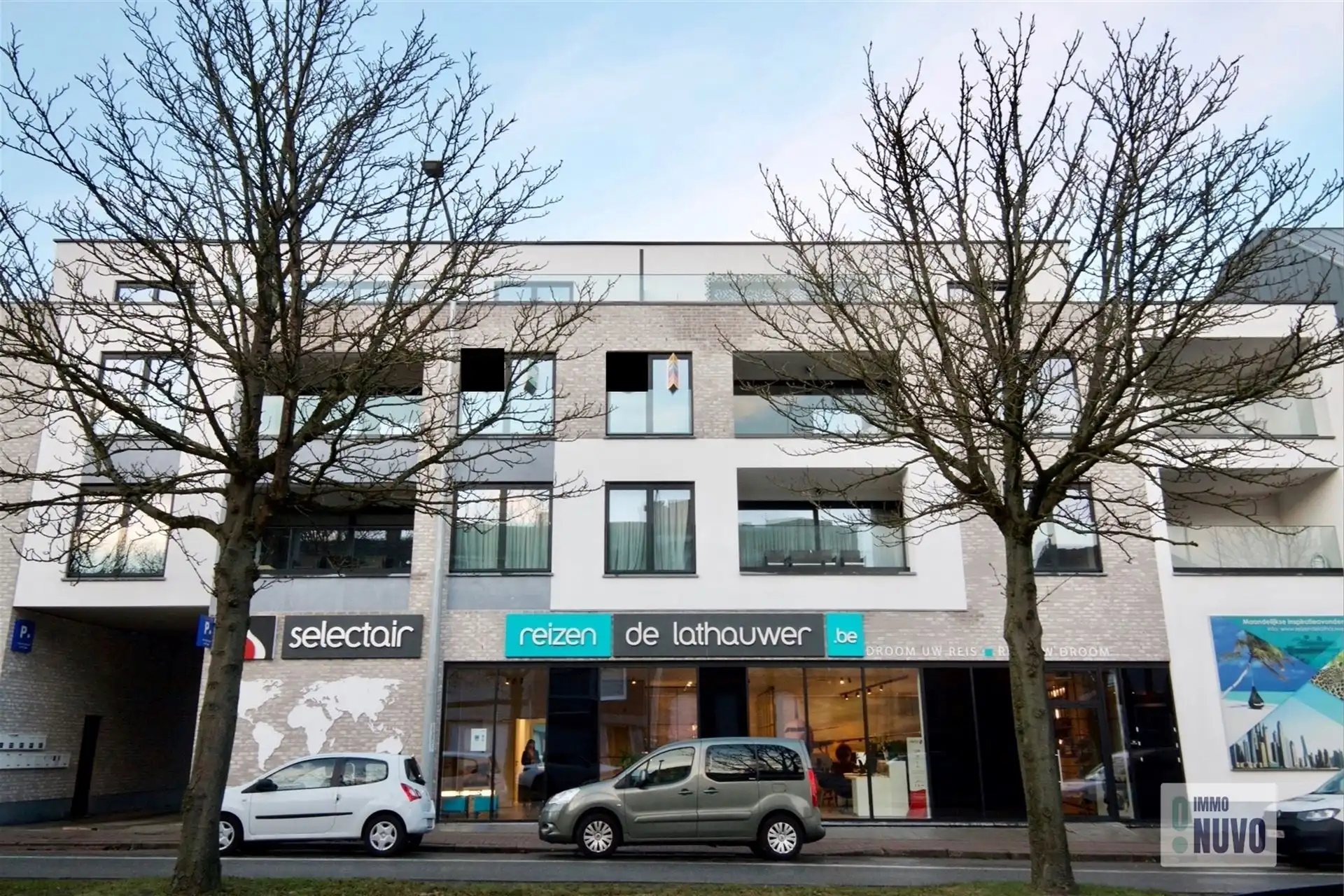 1 ondergrondse binnenstaanplaats te koop op gunstige ligging! foto {{pictureIndex}}