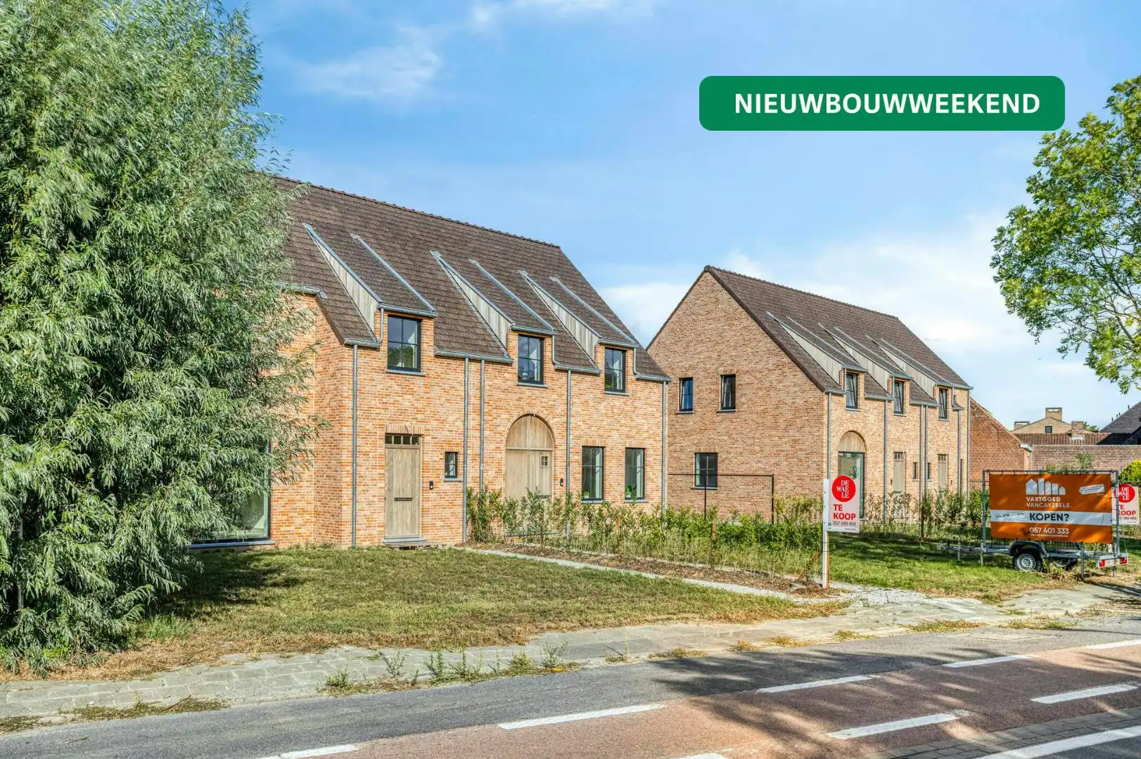 Halfopen huis te koop in Ieper met 3 kamers en dubbele garage foto {{pictureIndex}}