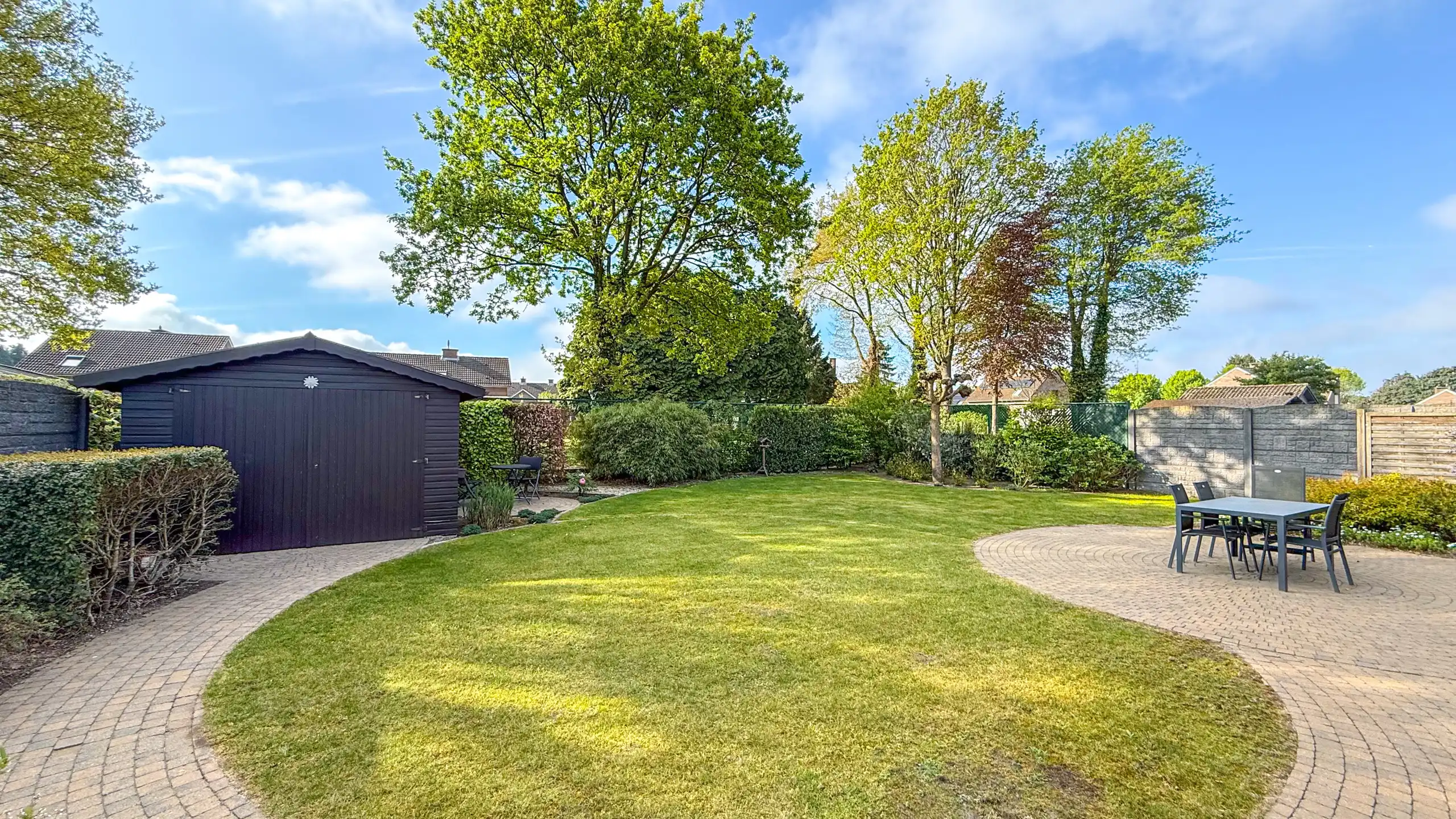 Instapklare woning met 3slpks, tuin, airco en zonnepanelen! foto 34