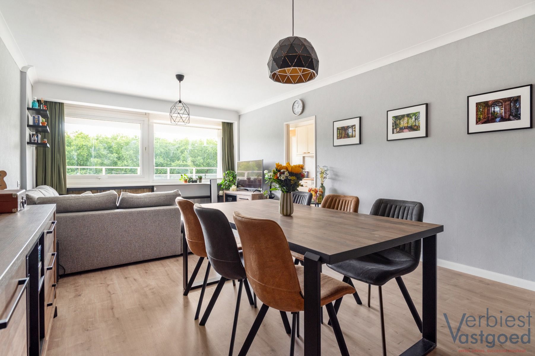 Ruim 2-slpk app met terras en autostaanplaats op Linkeroever foto 2