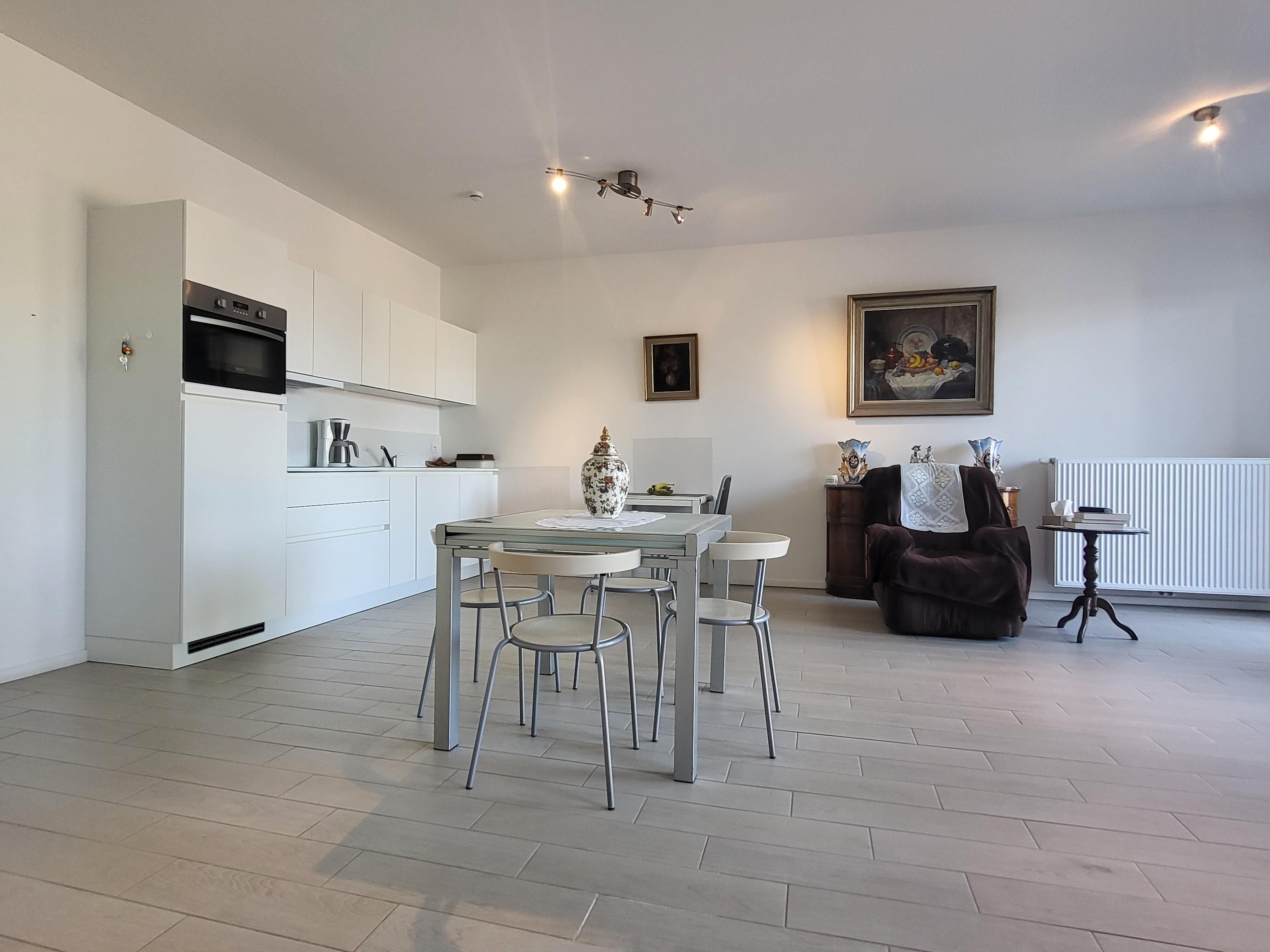 Prachtige assistentiewoning van 70m² met zonnig terras en gemeenschappelijke tuin, veel lichtinval! Ideale investering, verhuurd aan 24,99€/ dag.  foto 7