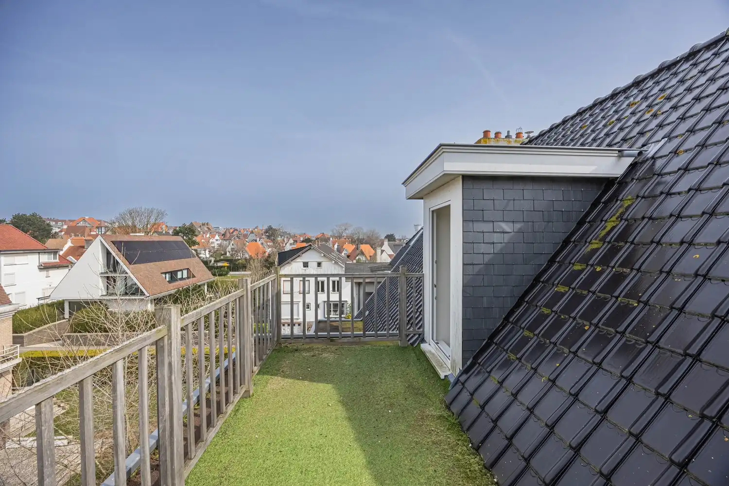 Exclusieve gerenoveerde koppelvilla vlak bij zee met 8 slaapkamers foto 34