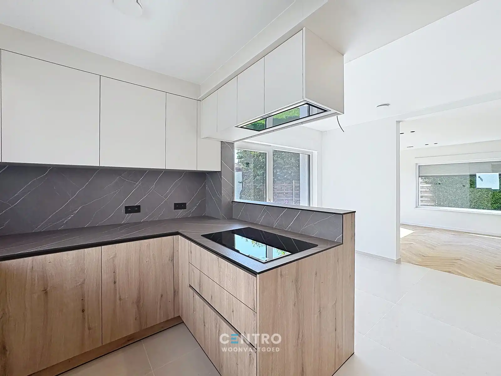 Gerenoveerde woning met 4 slapks, ZUIDger. tuin en ruime garagebox! foto 6