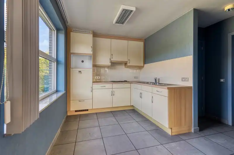 Polyvalente kantoorruimte met 3 slaapkamer appartement TE KOOP in Tielt! foto 11