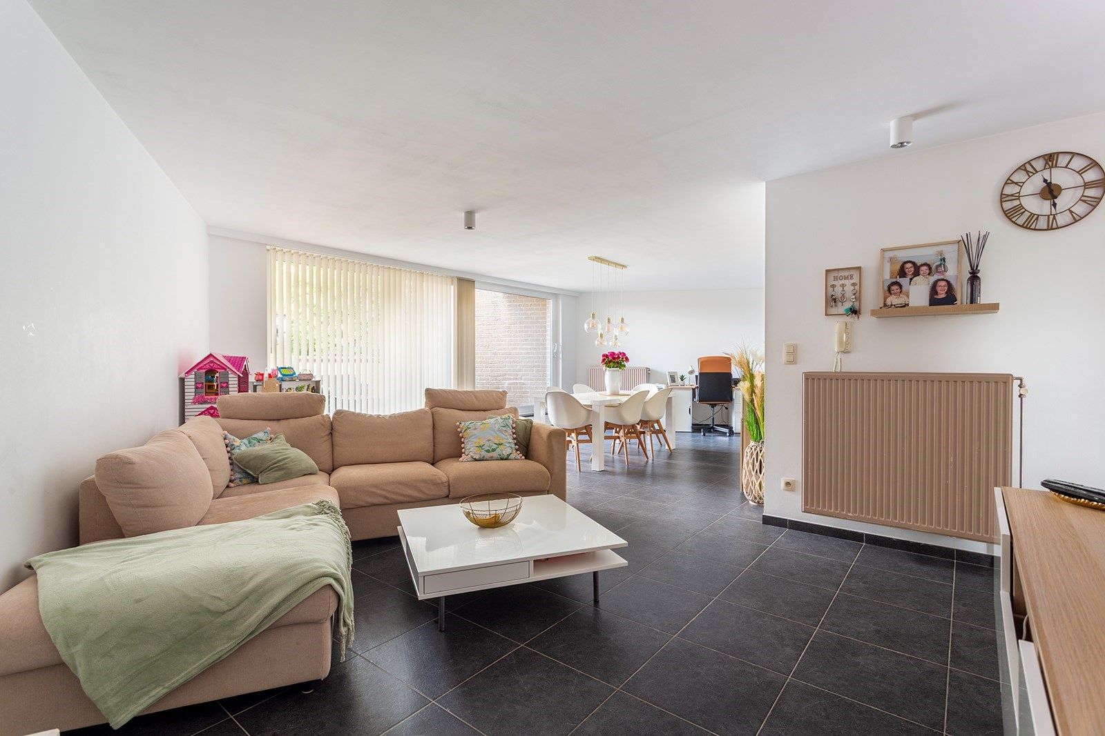 Ruim en Instapklaar appartement met terras  foto {{pictureIndex}}