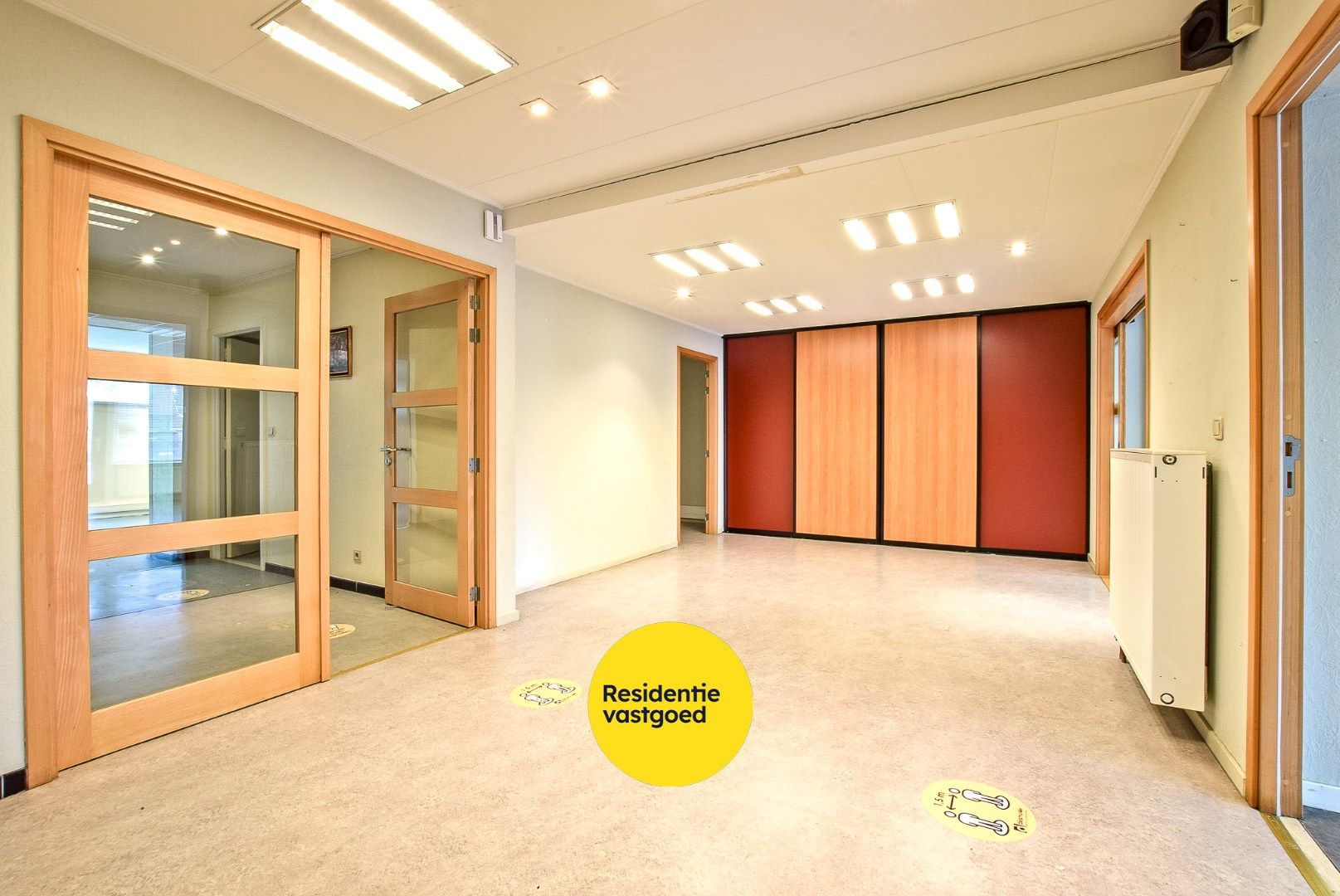 Centraal gelegen handelsruimte (148 m²) in centrum Diksmuide! foto 5