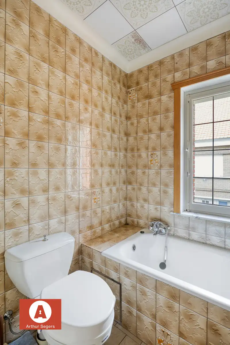 Solide te renoveren woning nabij het centrum van Buggenhout foto 21