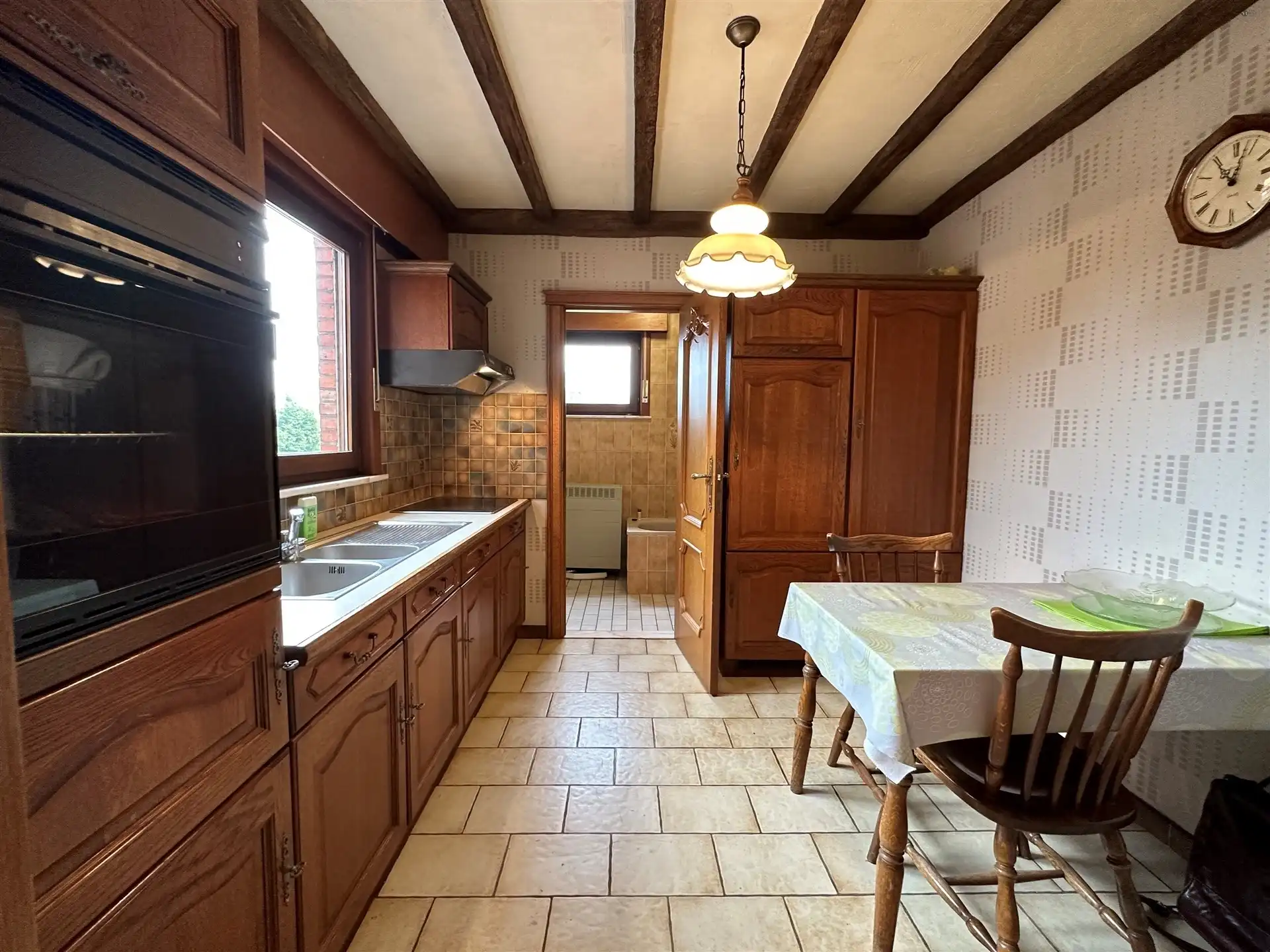 Centraal gelegen woning + garage op 281m² grond foto 9