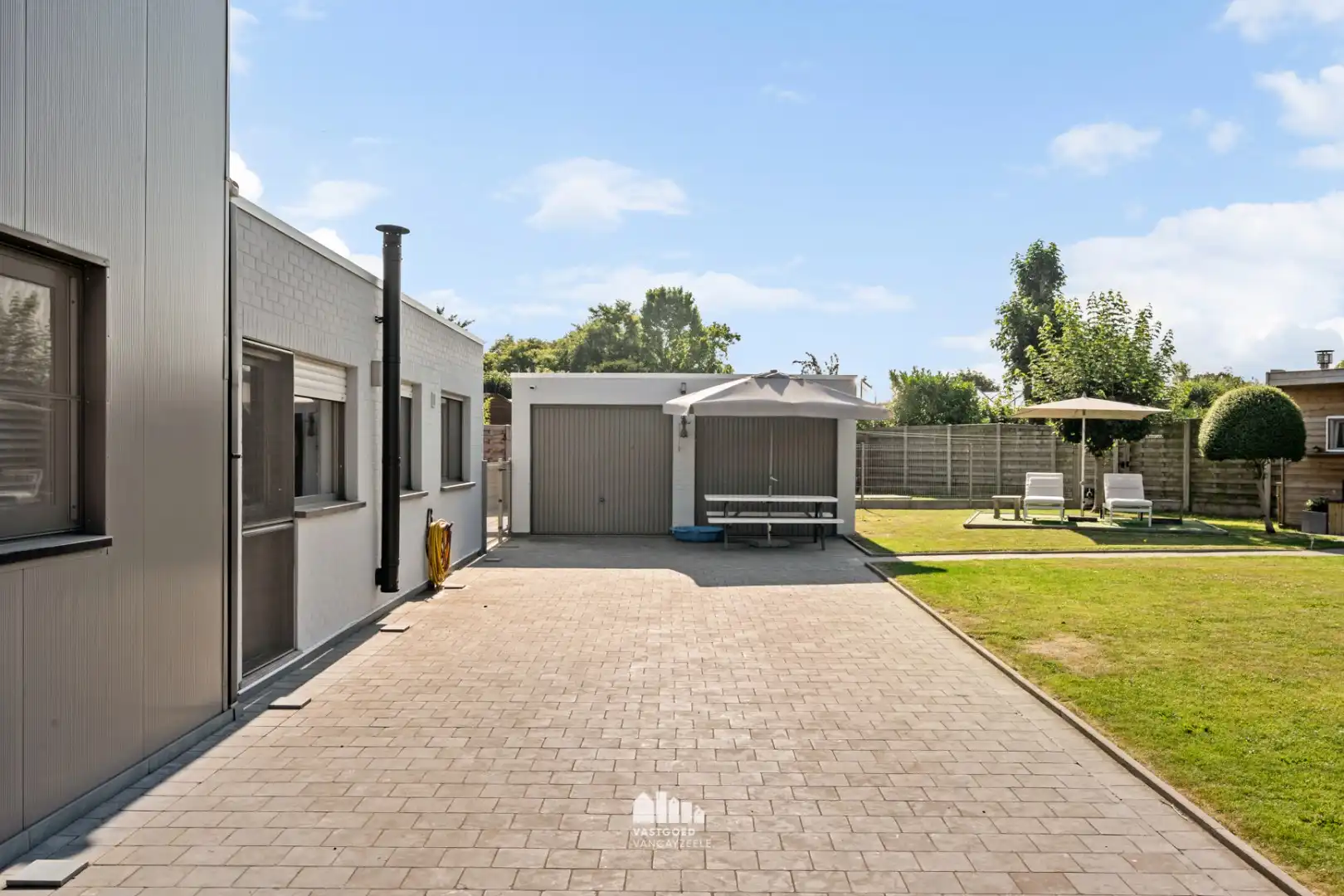Instapklare halfopen woning met 5 slaapkamers, dubbele garage en zonnige tuin in Komen-Waasten. foto 35