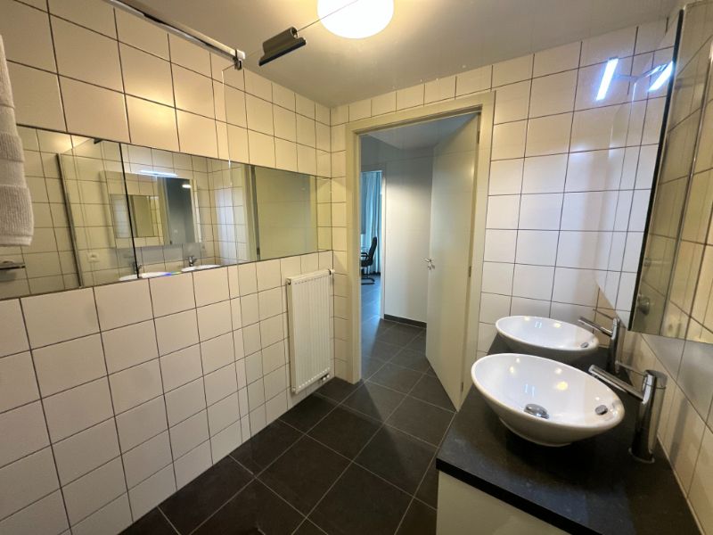 Instapklaar bemeubeld 2-slpk appartement met  terras, en kelder centrum Geel foto 14