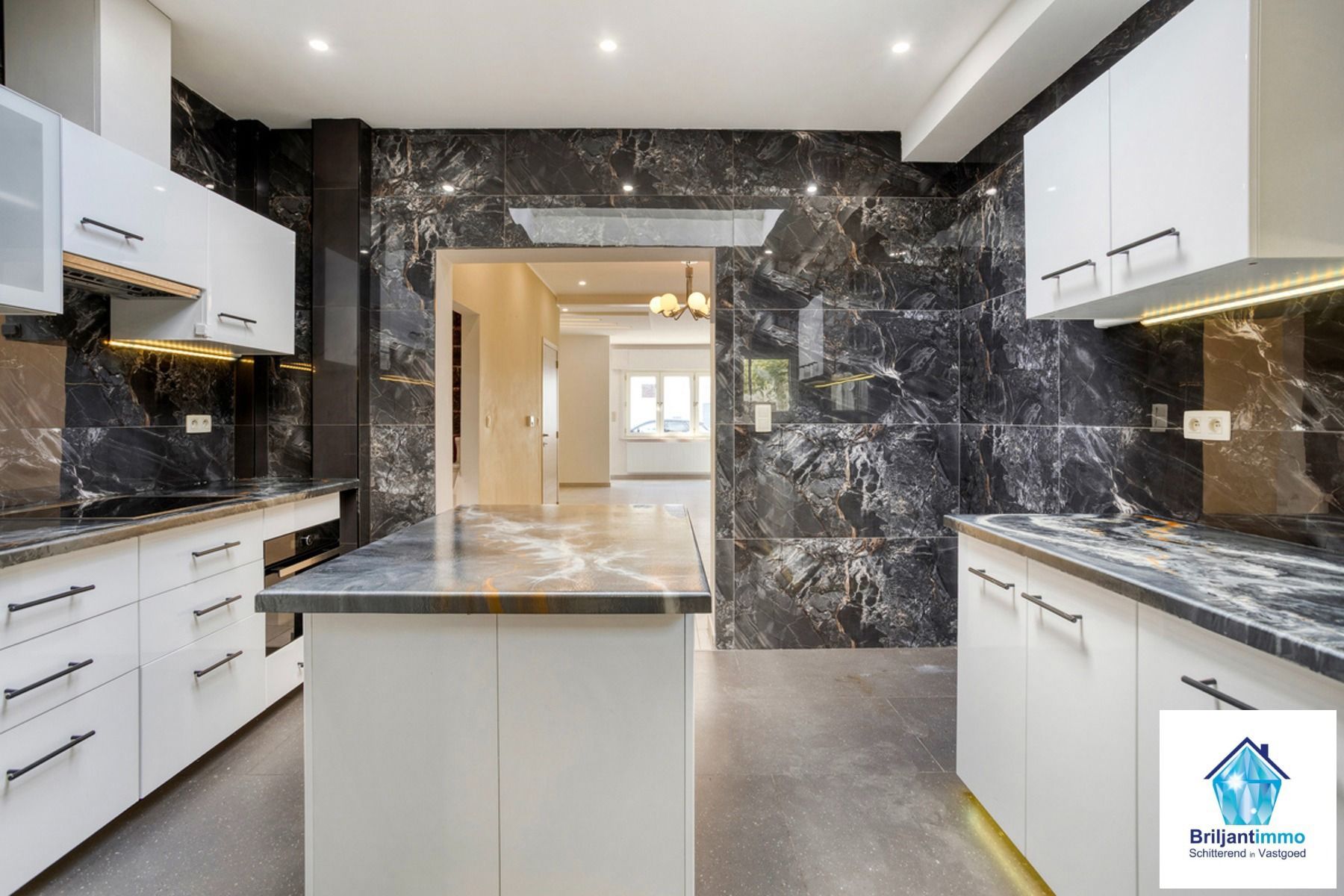 Instapklare woning 2(3) slpkmrs + bureau en garage foto 8
